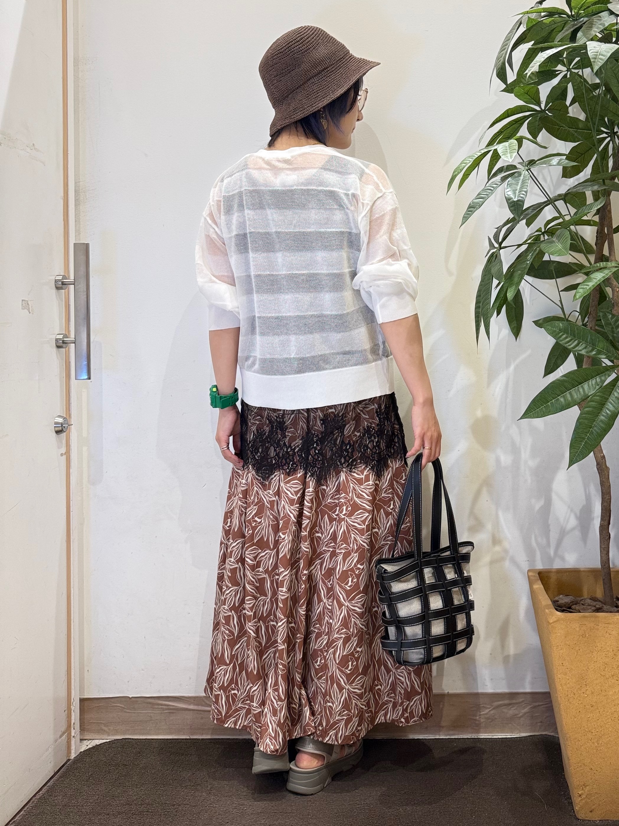 misakiさんの「SHOO･LA･RUE｜【洗濯機可/S-LL】涼し気な透け感 日差し冷房対策に シアーボーダーカーディガン」を使ったコーディネート