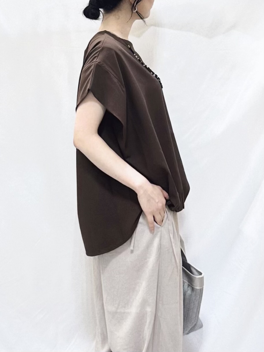 𝐇𝐢𝐫𝐨𝐦𝐢さんの「SHOO･LA･RUE｜【洗濯機可/体型カバー】インしてる風 ふんわり裾バルーントップス」を使ったコーディネート