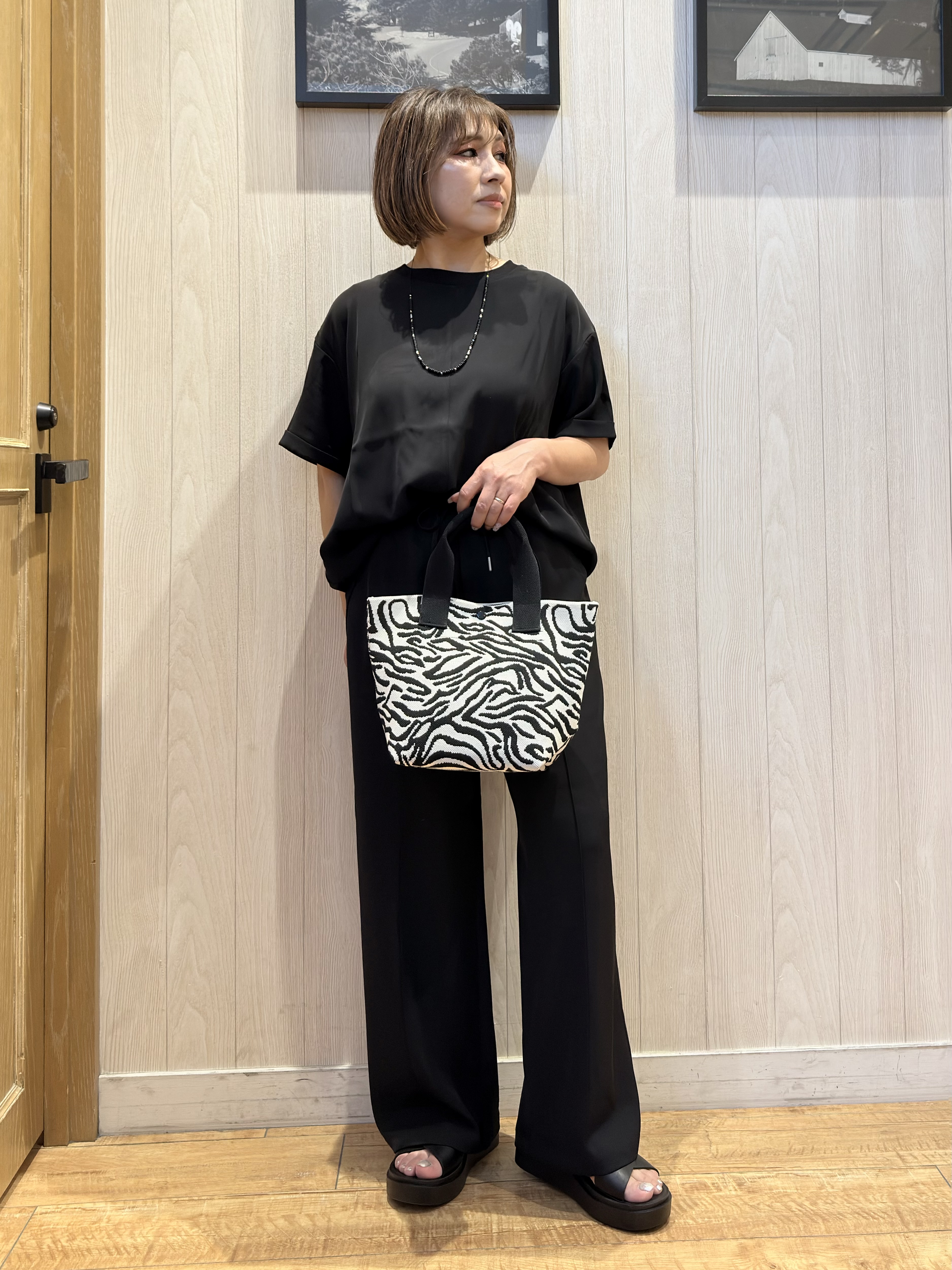 Megさんの「SHOO･LA･RUE｜【UV/S-LL/セットアップ可】やみつきになる肌触り さらさらぷるんトップス」を使ったコーディネート