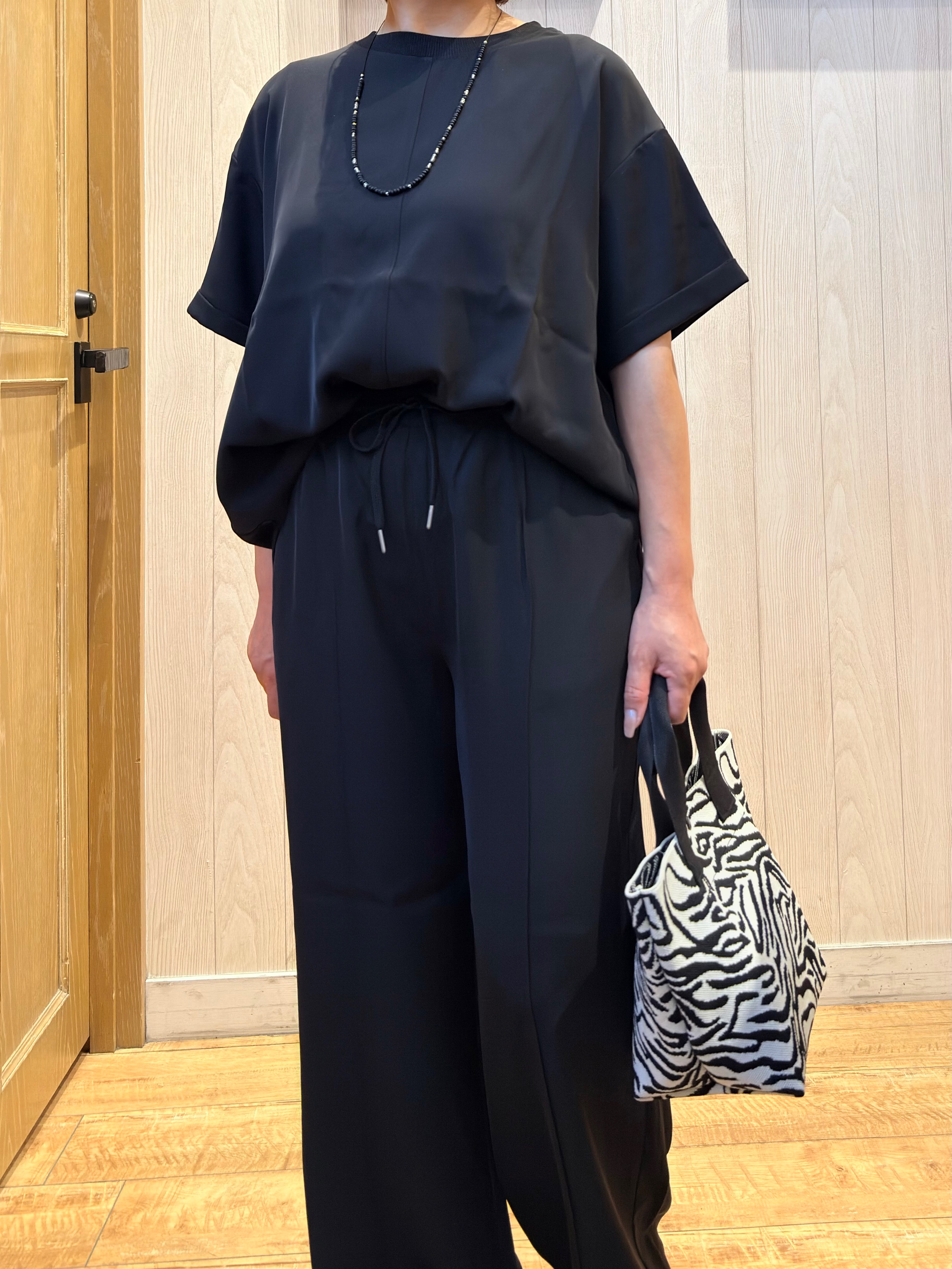 Megさんの「SHOO･LA･RUE｜【UV/S-LL/セットアップ可】やみつきになる肌触り さらさらぷるんトップス」を使ったコーディネート