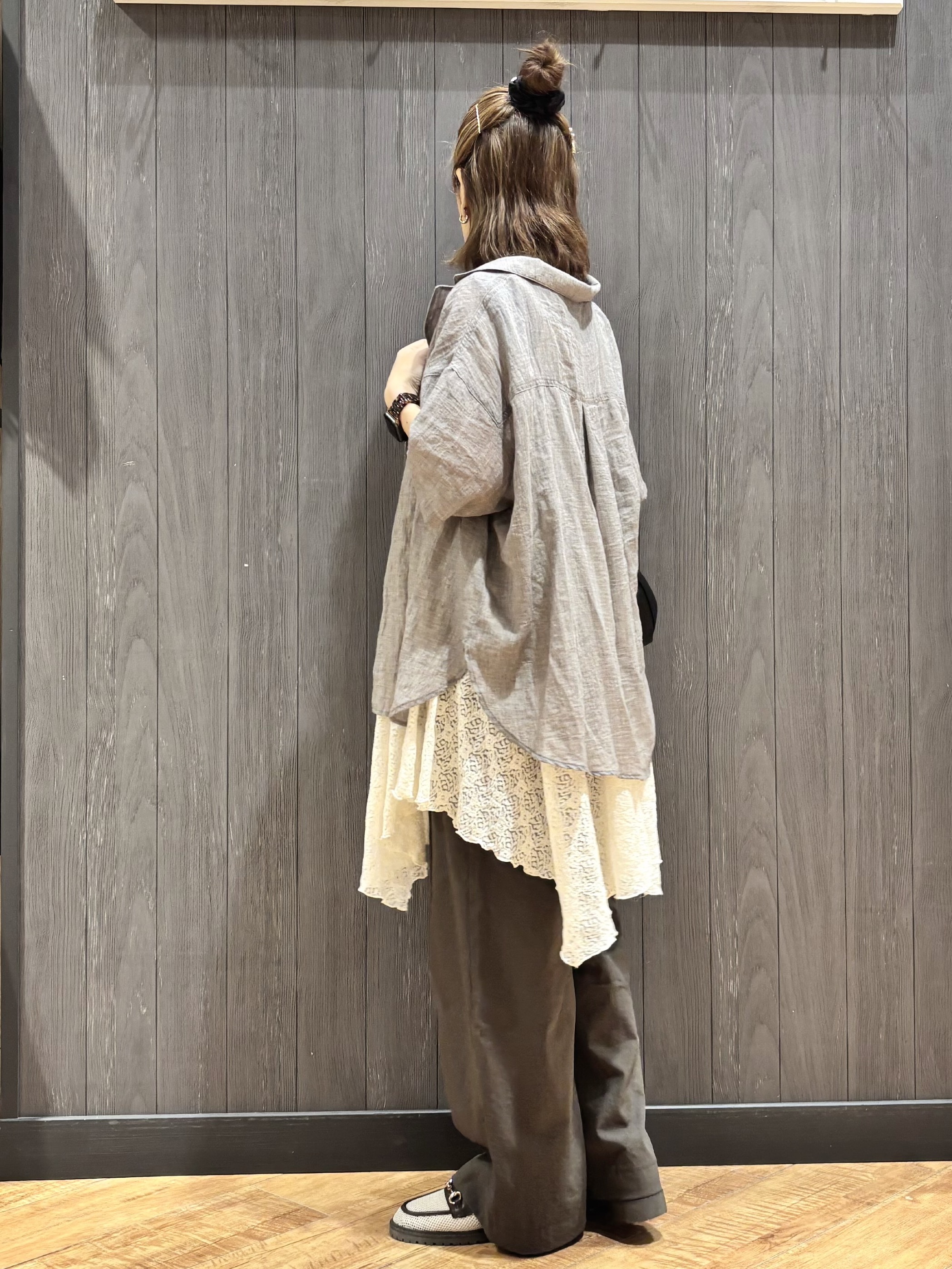 meiさんの「SHOO･LA･RUE｜【S-LL】ナチュラルに決まる 半袖シアーシャツジャケット」を使ったコーディネート
