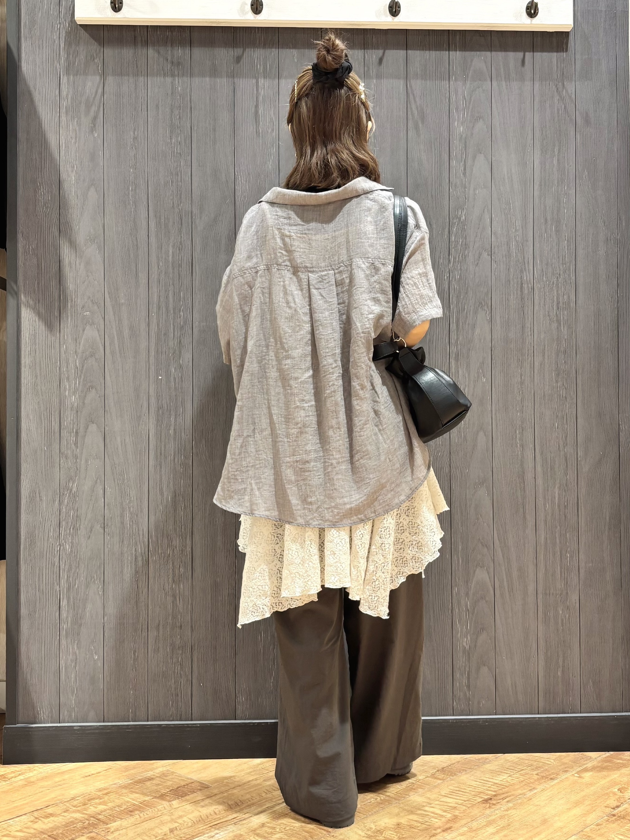 meiさんの「SHOO･LA･RUE｜【S-LL】ナチュラルに決まる 半袖シアーシャツジャケット」を使ったコーディネート