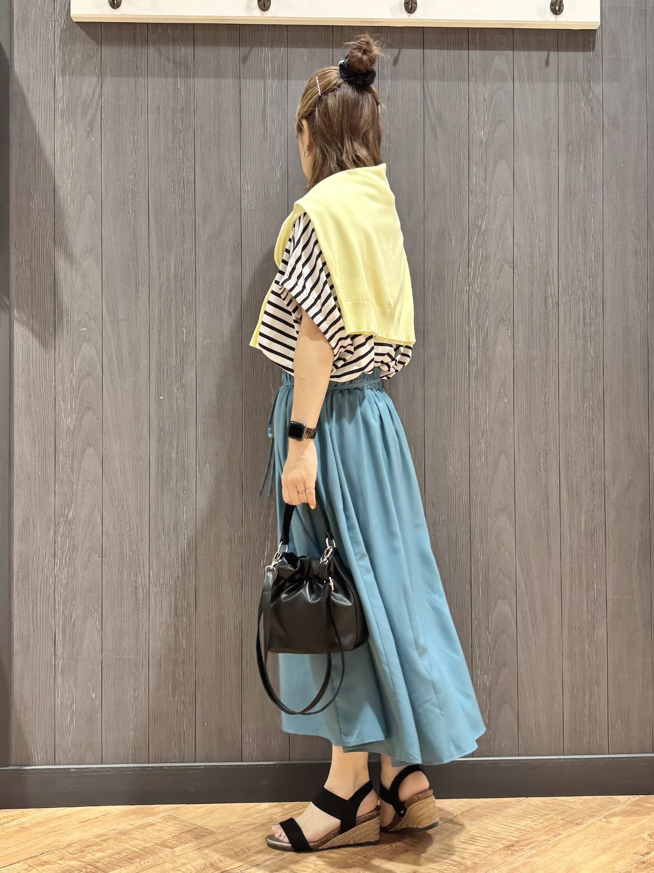 meiさんの「SHOO･LA･RUE｜【洗濯機可/S-LL/アンサンブル可】パールボタンが上品　華やぎ配色カーディガン」を使ったコーディネート