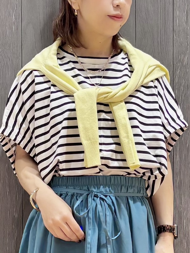 meiさんの「SHOO･LA･RUE｜【洗濯機可/S-LL/アンサンブル可】パールボタンが上品　華やぎ配色カーディガン」を使ったコーディネート