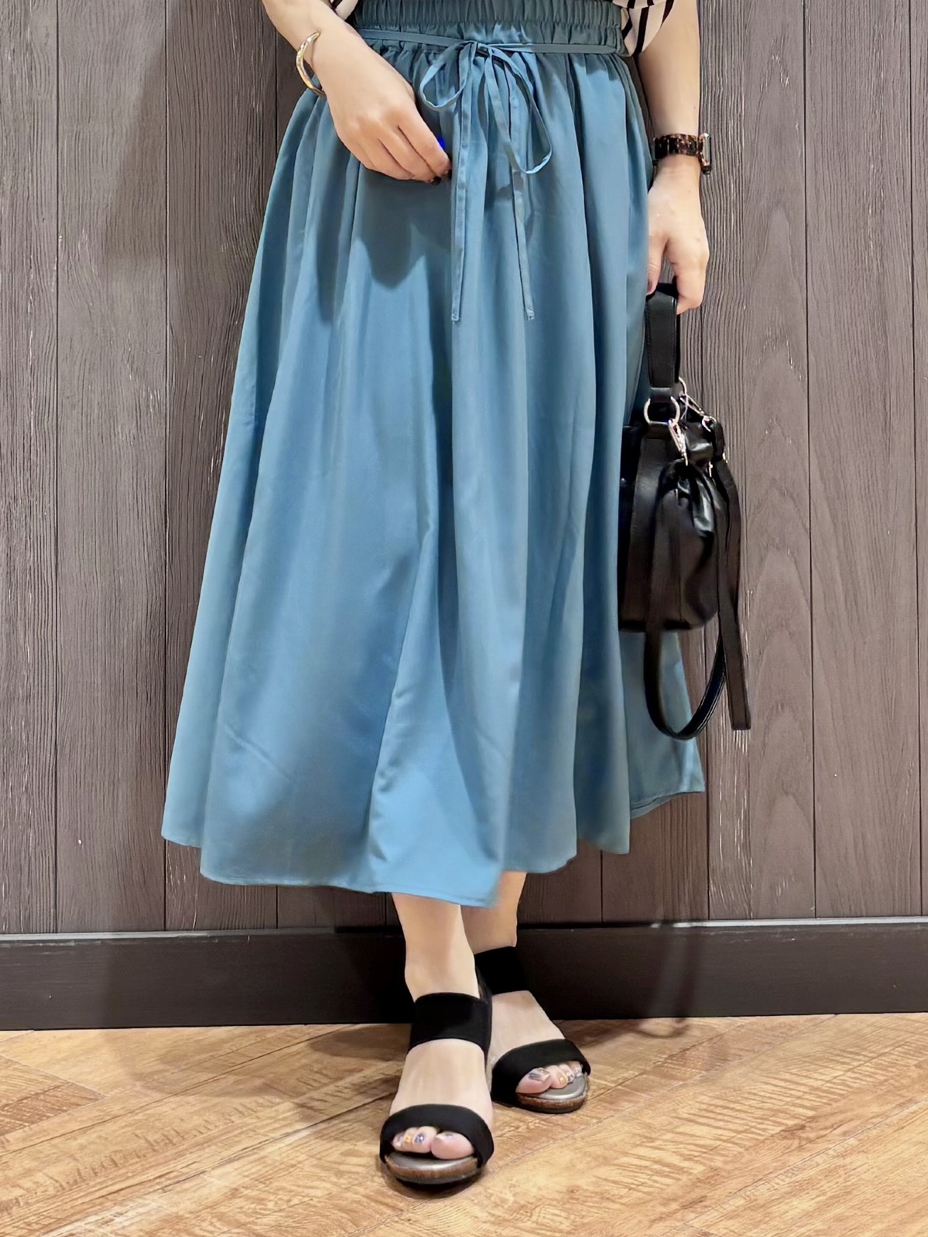 meiさんの「SHOO･LA･RUE｜【洗濯機可/S-LL/アンサンブル可】パールボタンが上品　華やぎ配色カーディガン」を使ったコーディネート