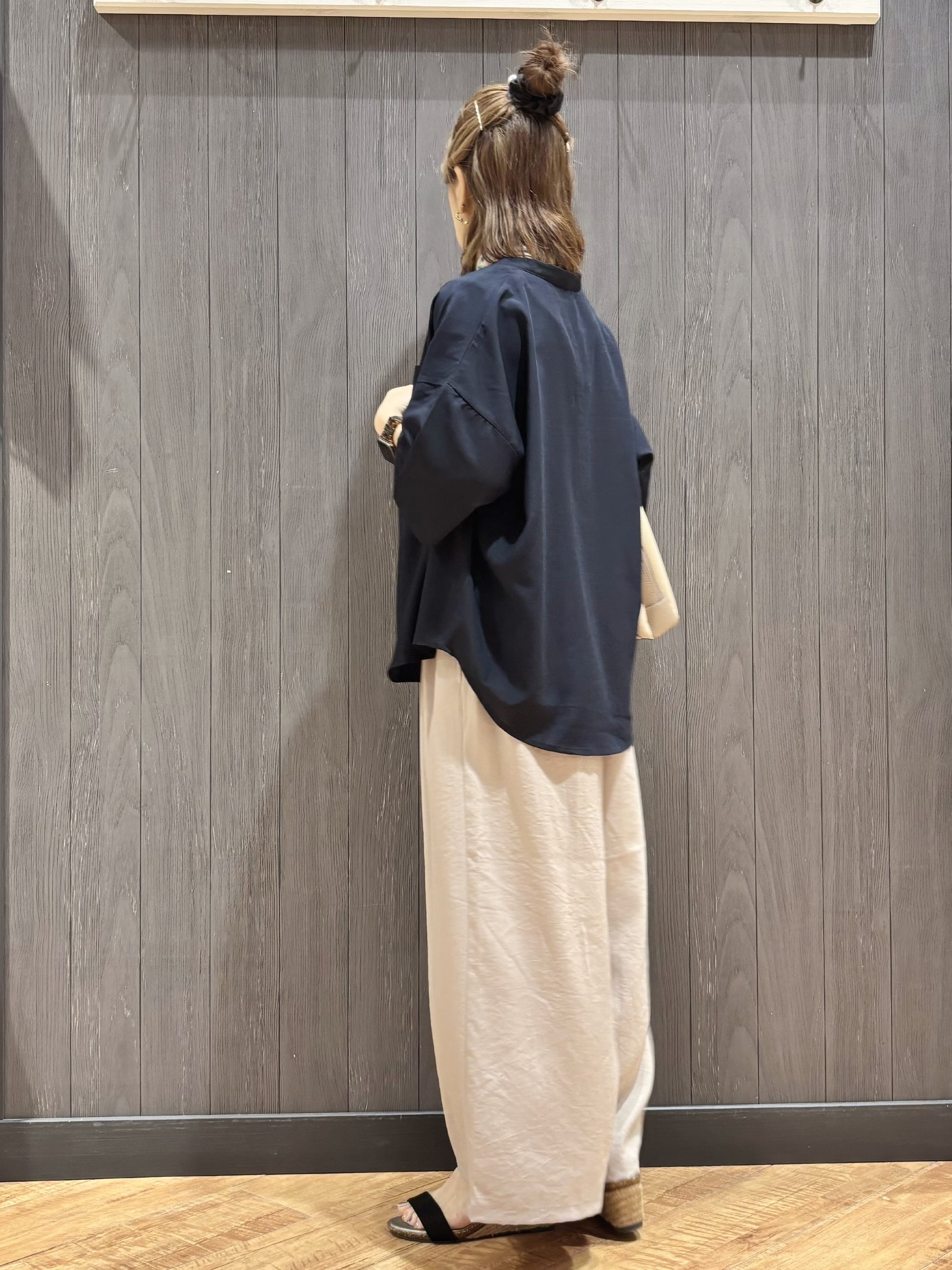 meiさんの「SHOO･LA･RUE｜【洗濯機可/S-LL】大人の抜け感 ゆるっと5分袖シャツ」を使ったコーディネート