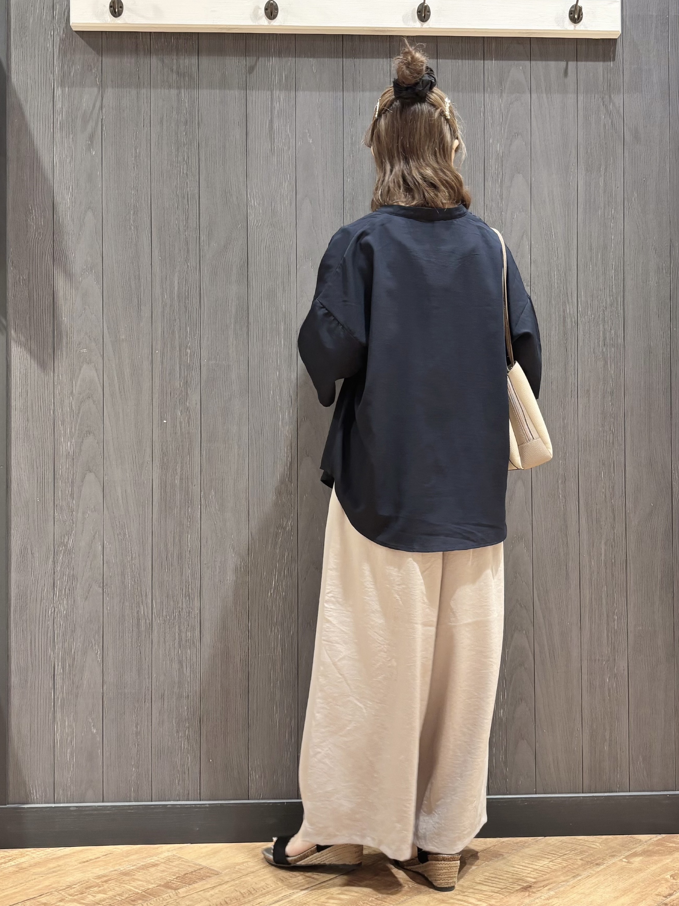 meiさんの「SHOO･LA･RUE｜【洗濯機可/S-LL】大人の抜け感 ゆるっと5分袖シャツ」を使ったコーディネート
