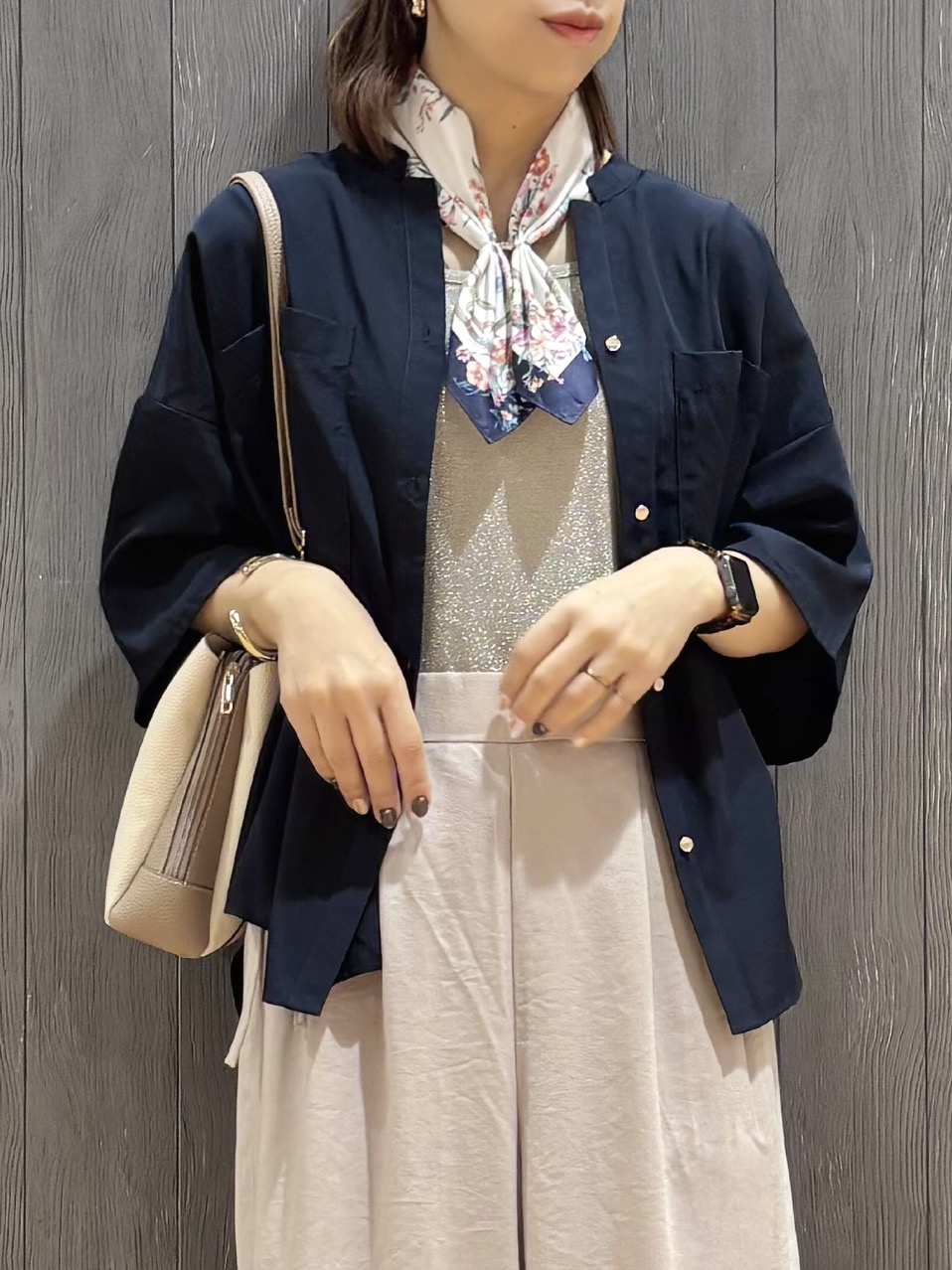 meiさんの「SHOO･LA･RUE｜【洗濯機可/S-LL】大人の抜け感 ゆるっと5分袖シャツ」を使ったコーディネート