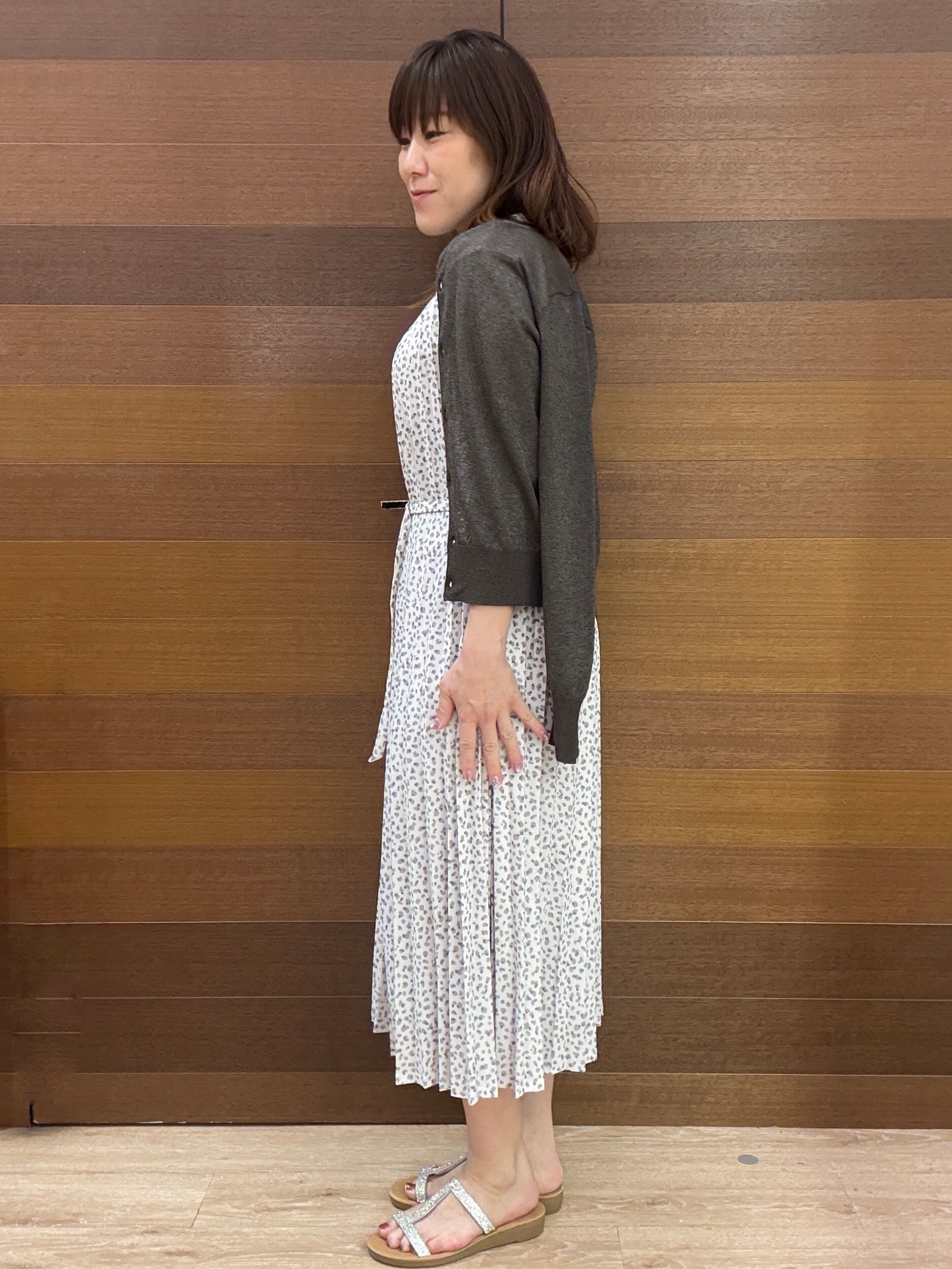 maichiさんの「OPAQUE.CLIP｜【接触冷感】シアーラメドルマンショートカーディガン《洗濯機OK》」を使ったコーディネート