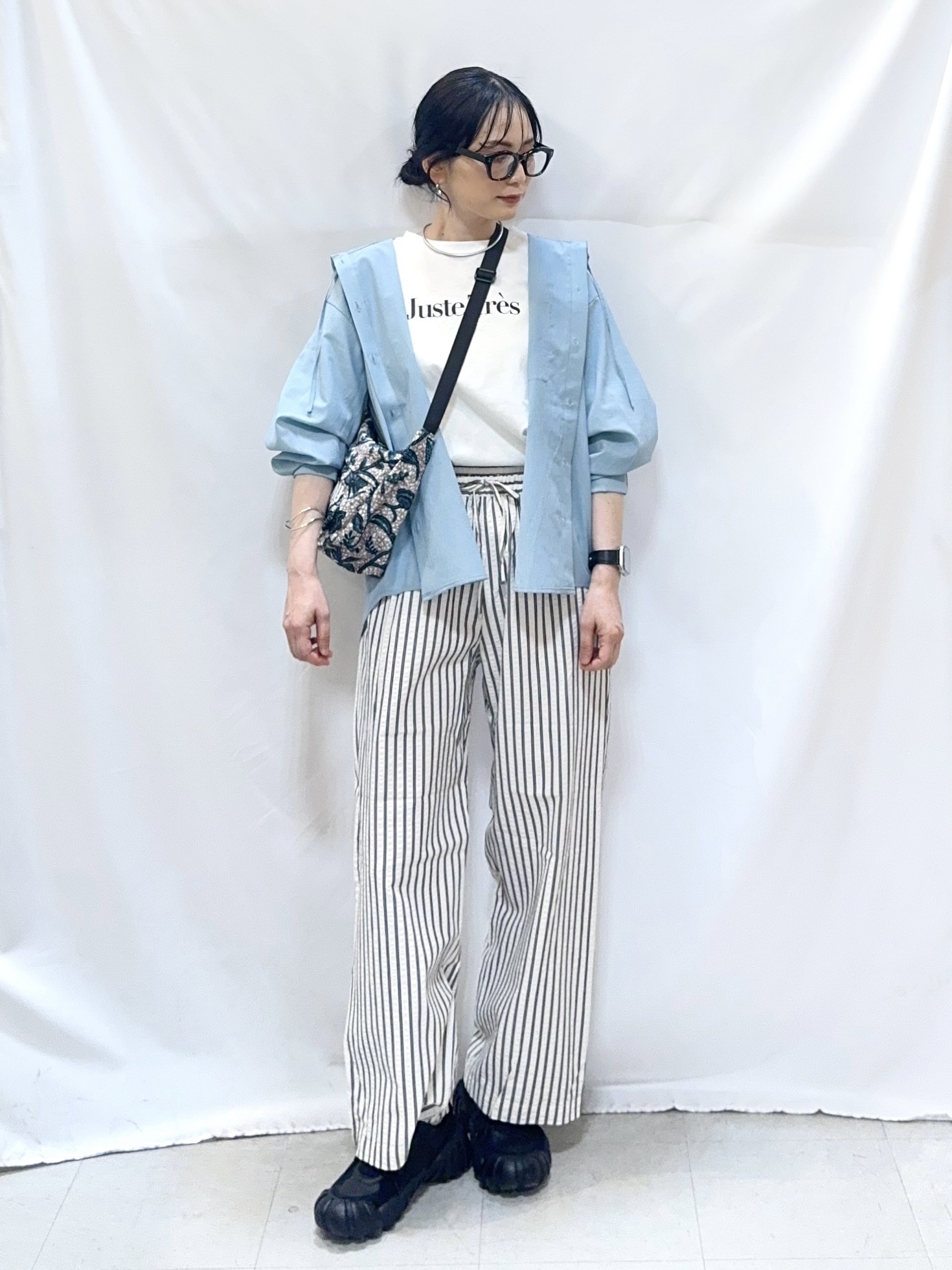 𝐇𝐢𝐫𝐨𝐦𝐢さんの「SHOO･LA･RUE｜【通気性〇/洗濯機可/S-LL】UVカット機能付き ライトな着心地シャツパーカ」を使ったコーディネート