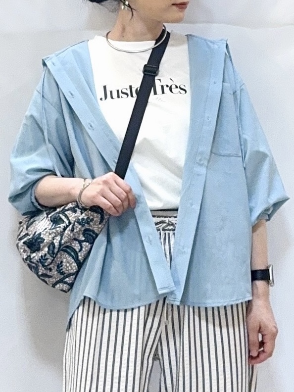 𝐇𝐢𝐫𝐨𝐦𝐢さんの「SHOO･LA･RUE｜【通気性〇/洗濯機可/S-LL】UVカット機能付き ライトな着心地シャツパーカ」を使ったコーディネート