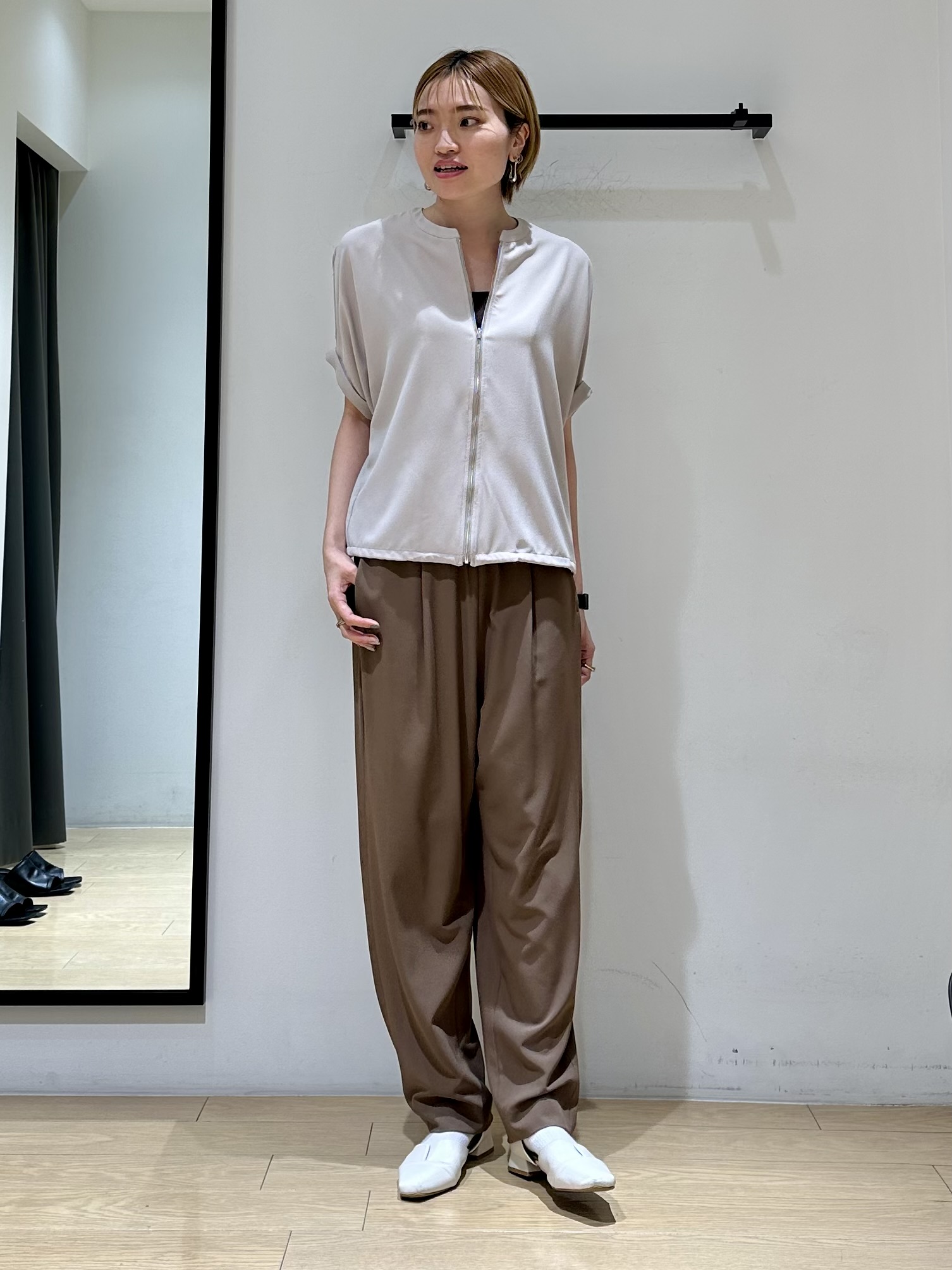 YORIKOさんの「INDIVI｜【秋羽織り/着る日傘】ドルマンフォルムブルゾン」を使ったコーディネート