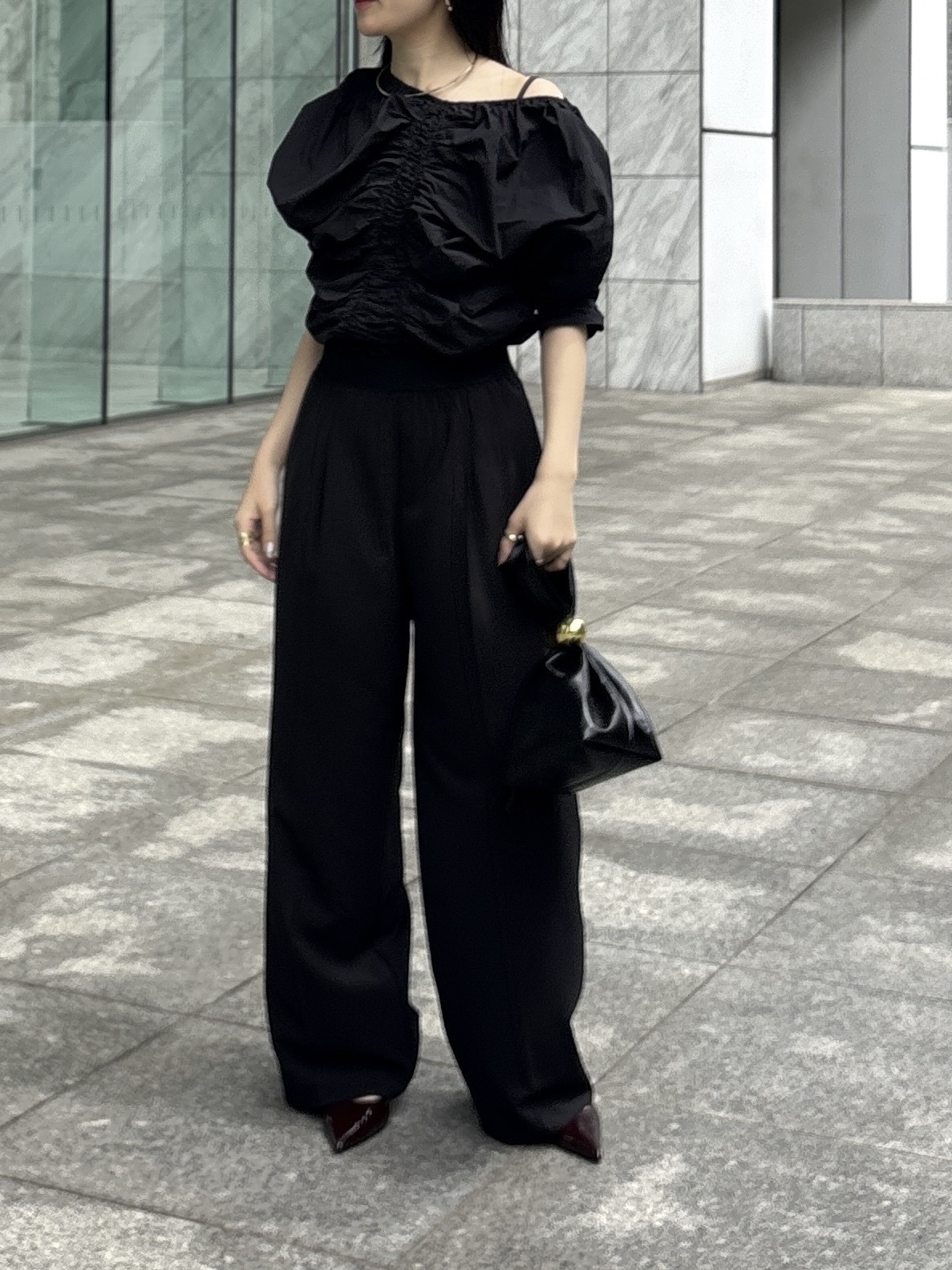 rinaさんの「INDIVI｜シャーリングオフショルブラウス」を使ったコーディネート