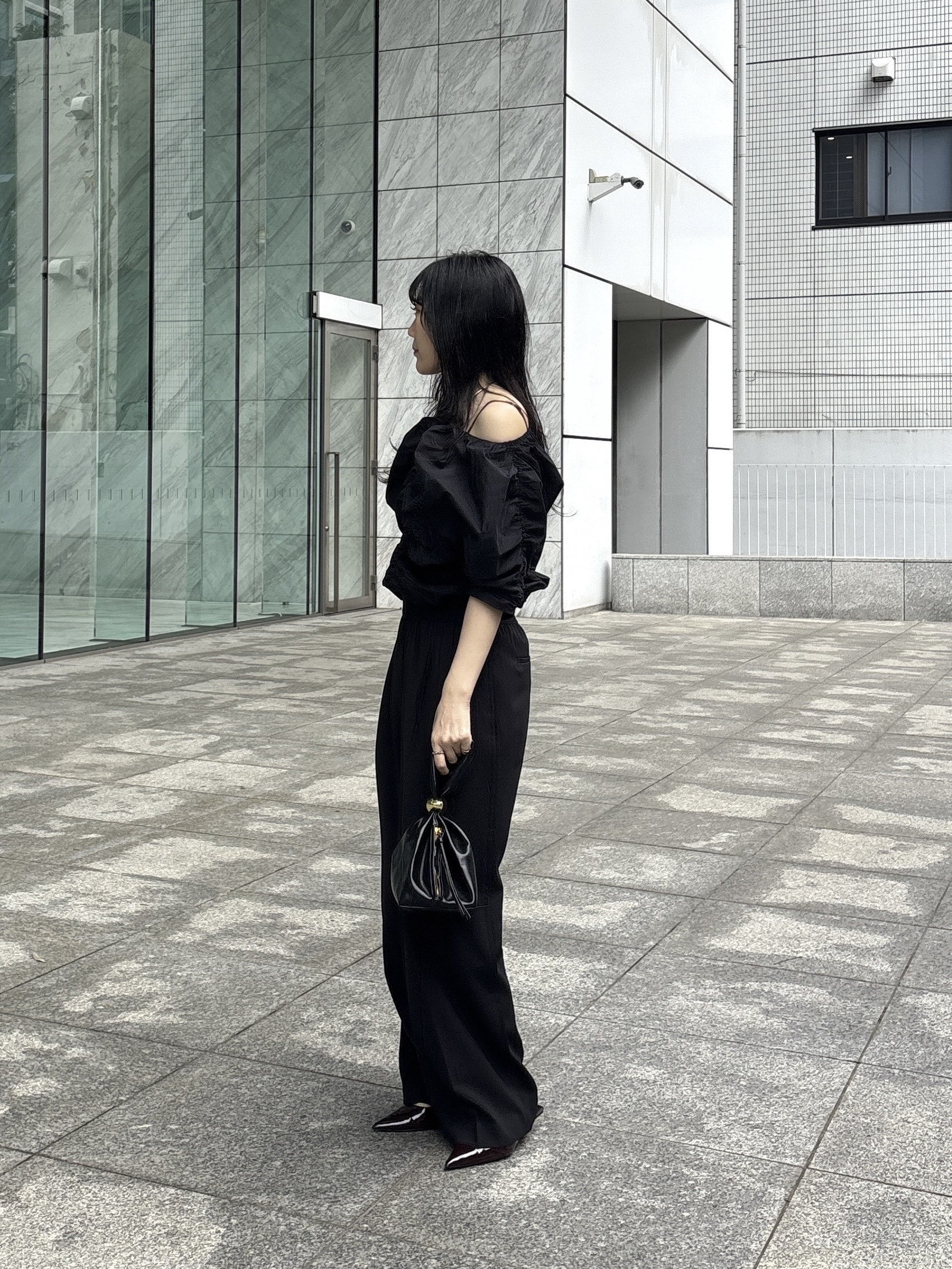 rinaさんの「INDIVI｜シャーリングオフショルブラウス」を使ったコーディネート