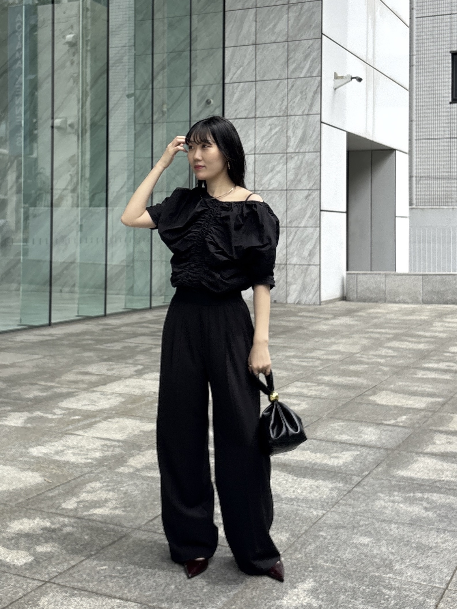 rinaさんの「INDIVI｜シャーリングオフショルブラウス」を使ったコーディネート