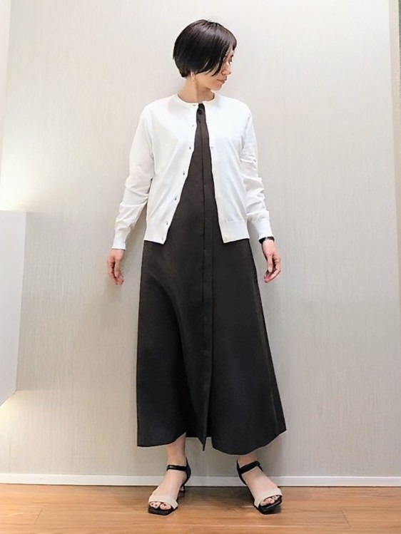ミズタさんの「UNTITLED｜◆【9色展開/アンサンブル可】コットンクルーネックカーディガン」を使ったコーディネート