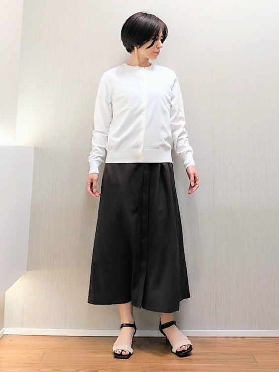 ミズタさんの「UNTITLED｜◆【9色展開/アンサンブル可】コットンクルーネックカーディガン」を使ったコーディネート