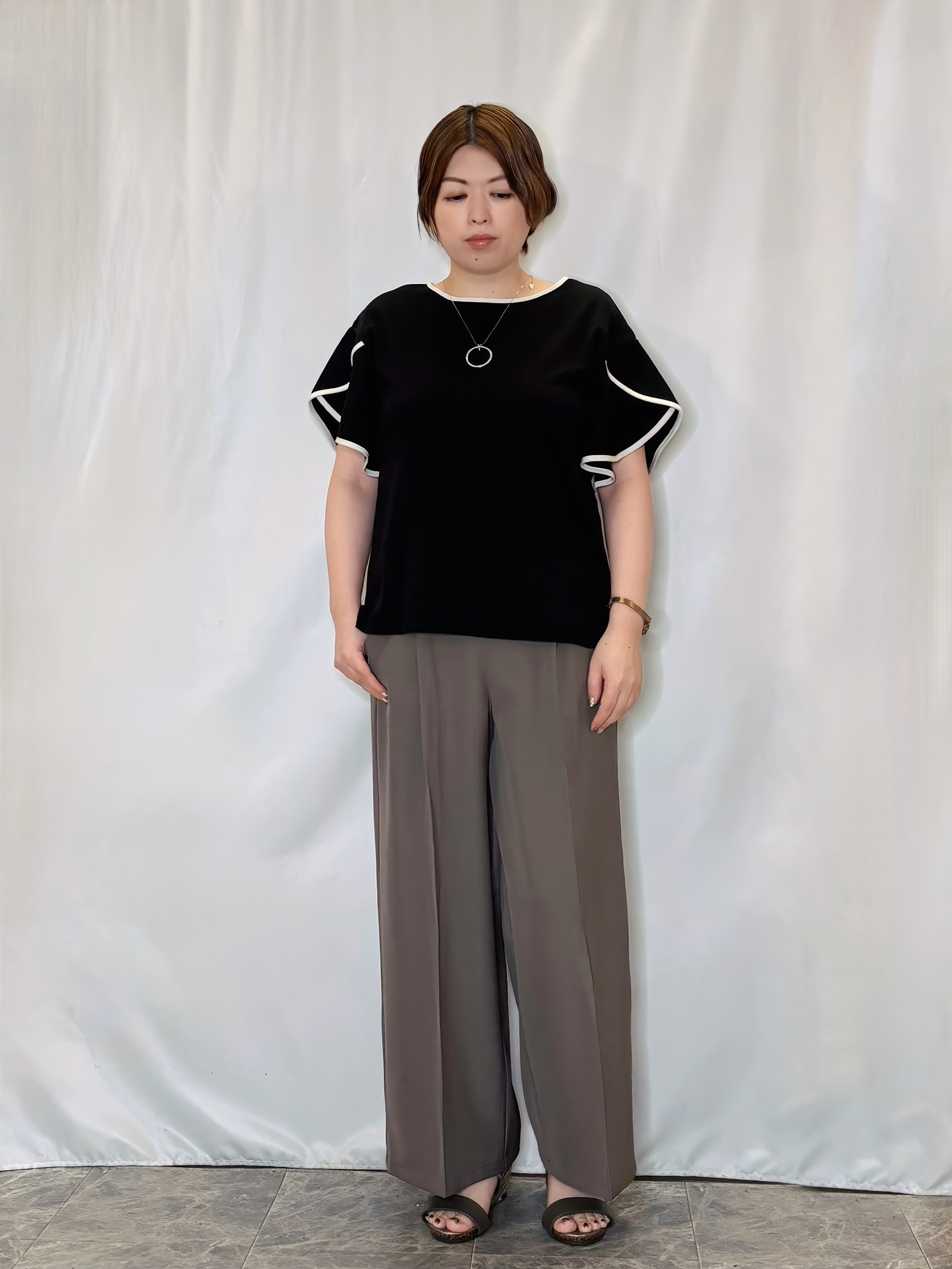 たみさんの「SHOO･LA･RUE｜【洗濯機可/S-LL】配色パイピング フレアスリーブトップス」を使ったコーディネート