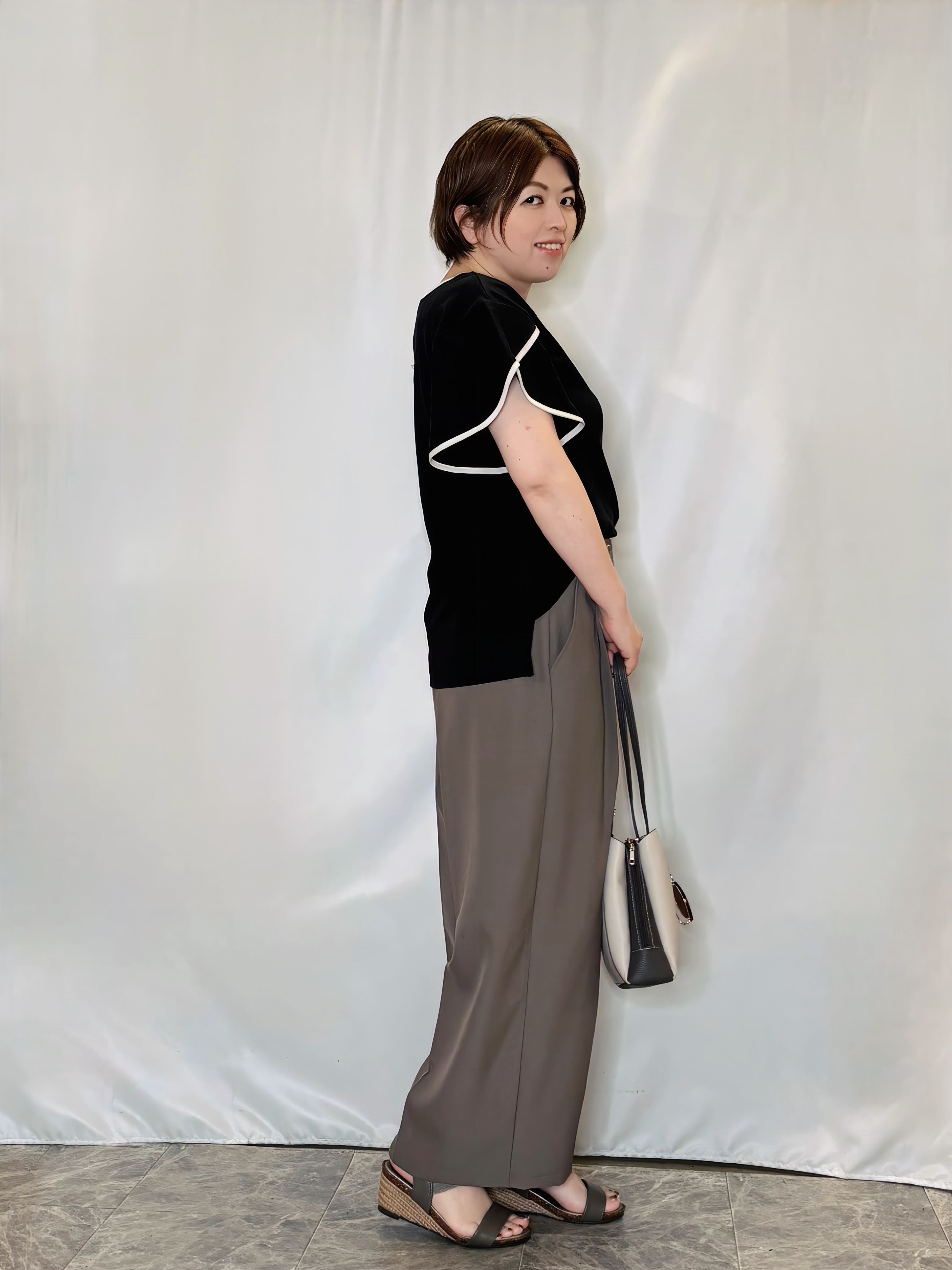 たみさんの「SHOO･LA･RUE｜【洗濯機可/S-LL】配色パイピング フレアスリーブトップス」を使ったコーディネート