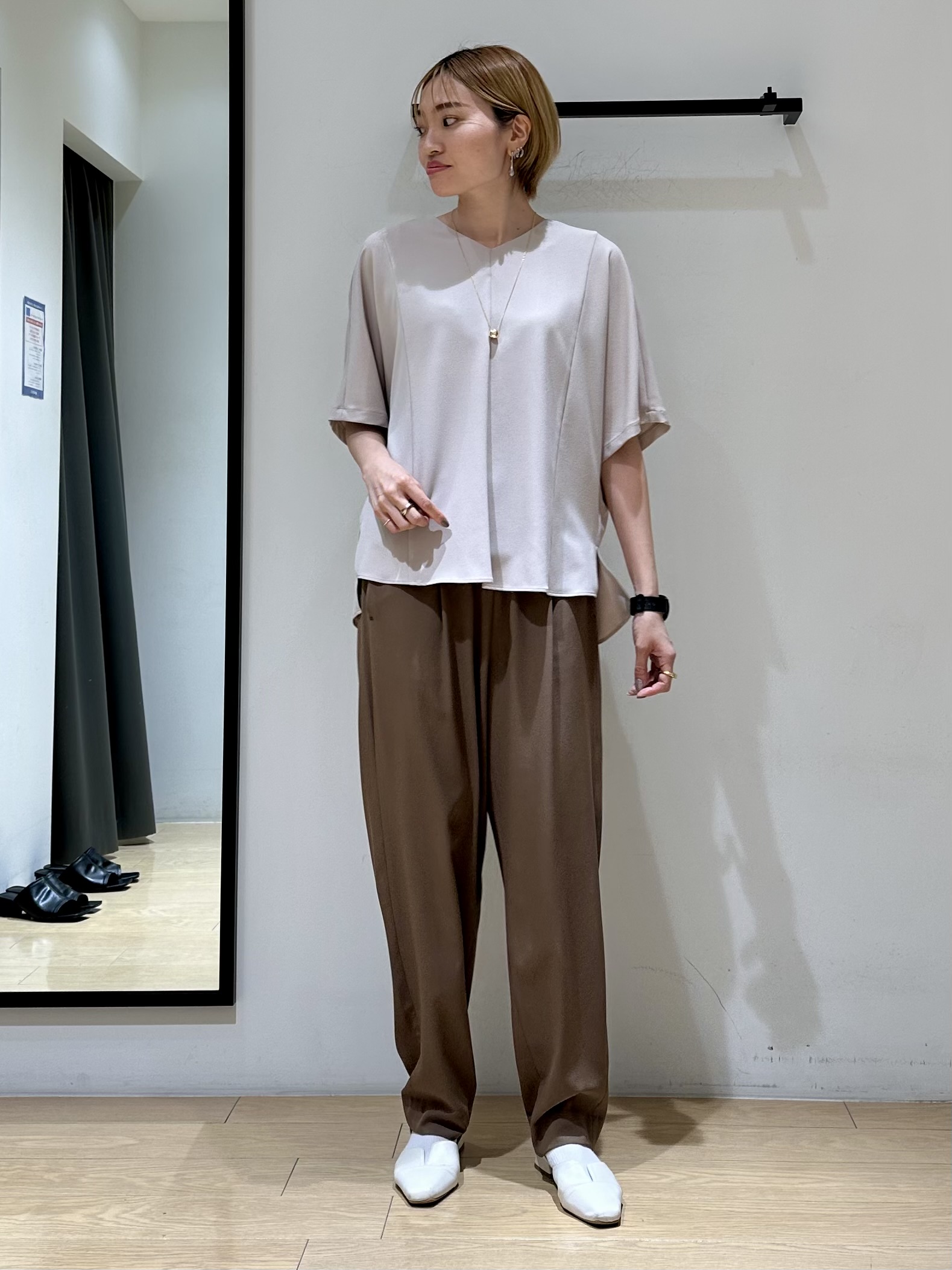 YORIKOさんの「INDIVI｜【体型＆二の腕カバー/着る日傘】ドルマントップス」を使ったコーディネート