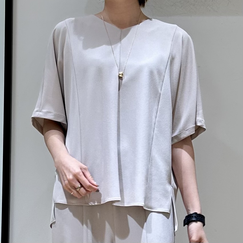 YORIKOさんの「INDIVI｜【体型＆二の腕カバー/着る日傘】ドルマントップス」を使ったコーディネート