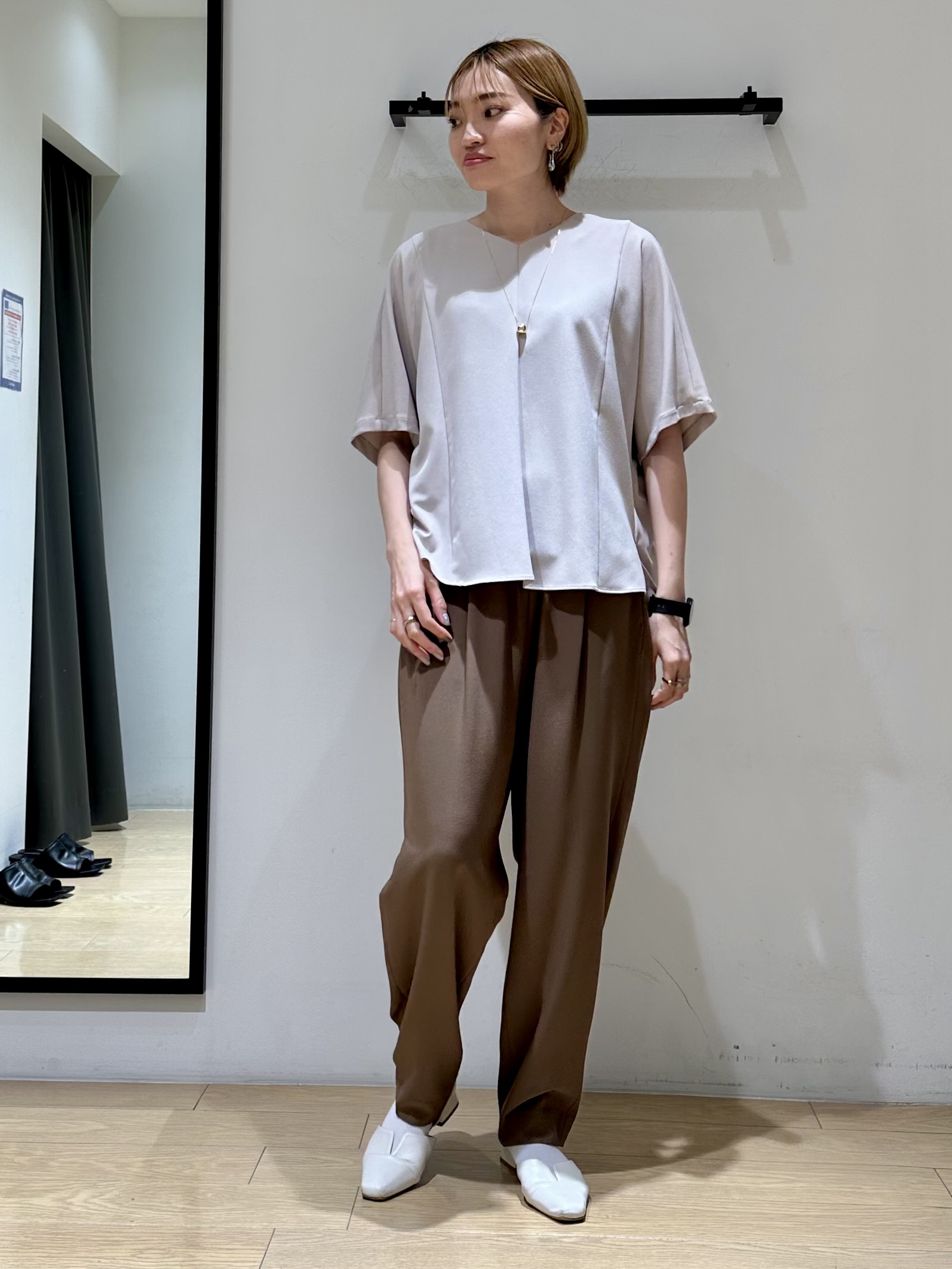 YORIKOさんの「INDIVI｜【体型＆二の腕カバー/着る日傘】ドルマントップス」を使ったコーディネート