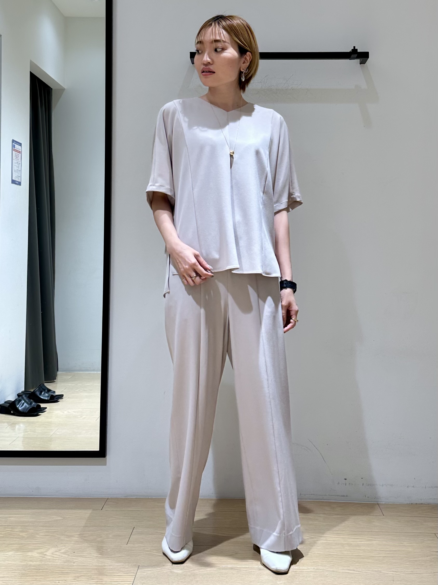 YORIKOさんの「INDIVI｜【体型＆二の腕カバー/着る日傘】ドルマントップス」を使ったコーディネート