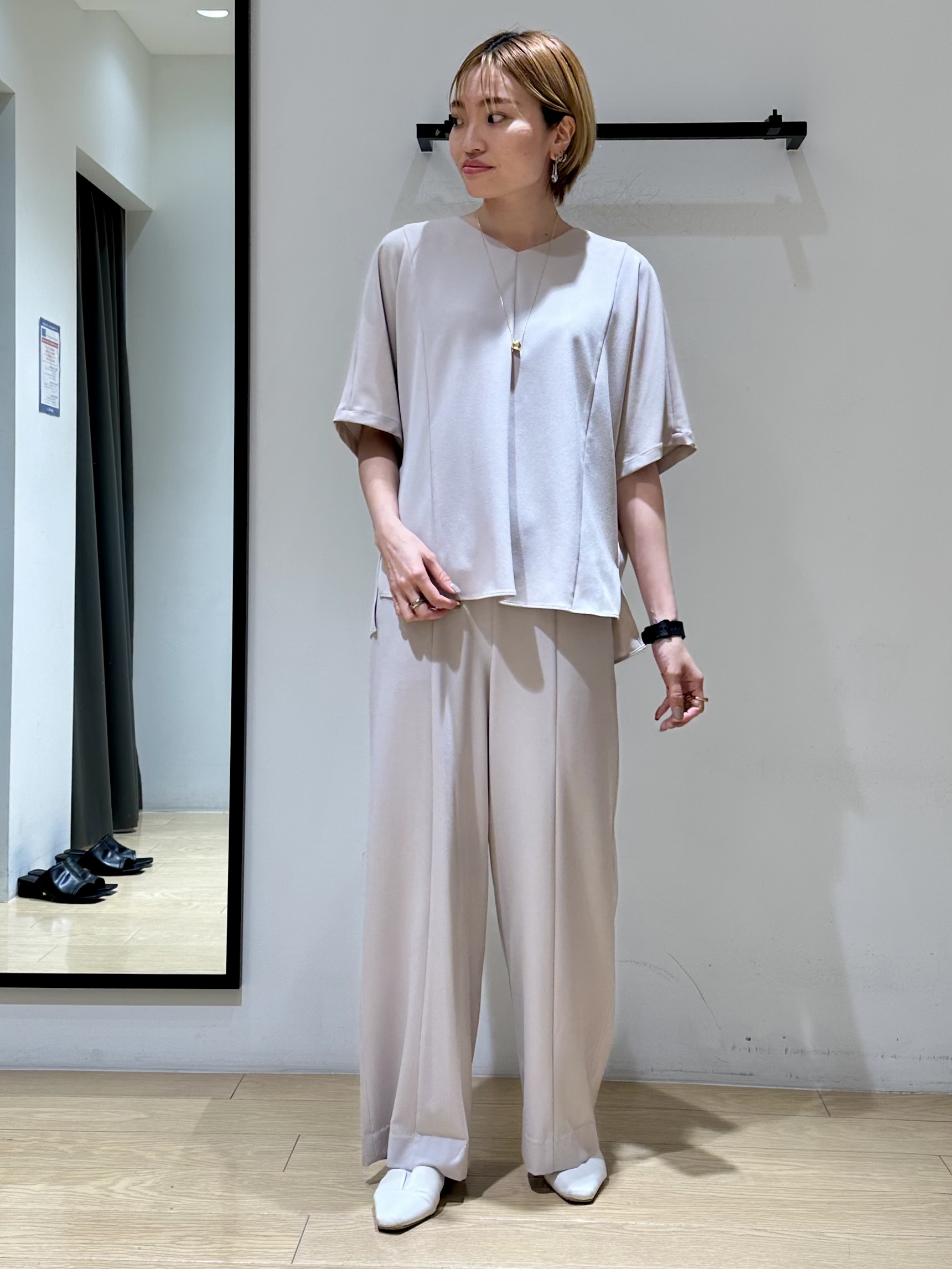 YORIKOさんの「INDIVI｜【体型＆二の腕カバー/着る日傘】ドルマントップス」を使ったコーディネート