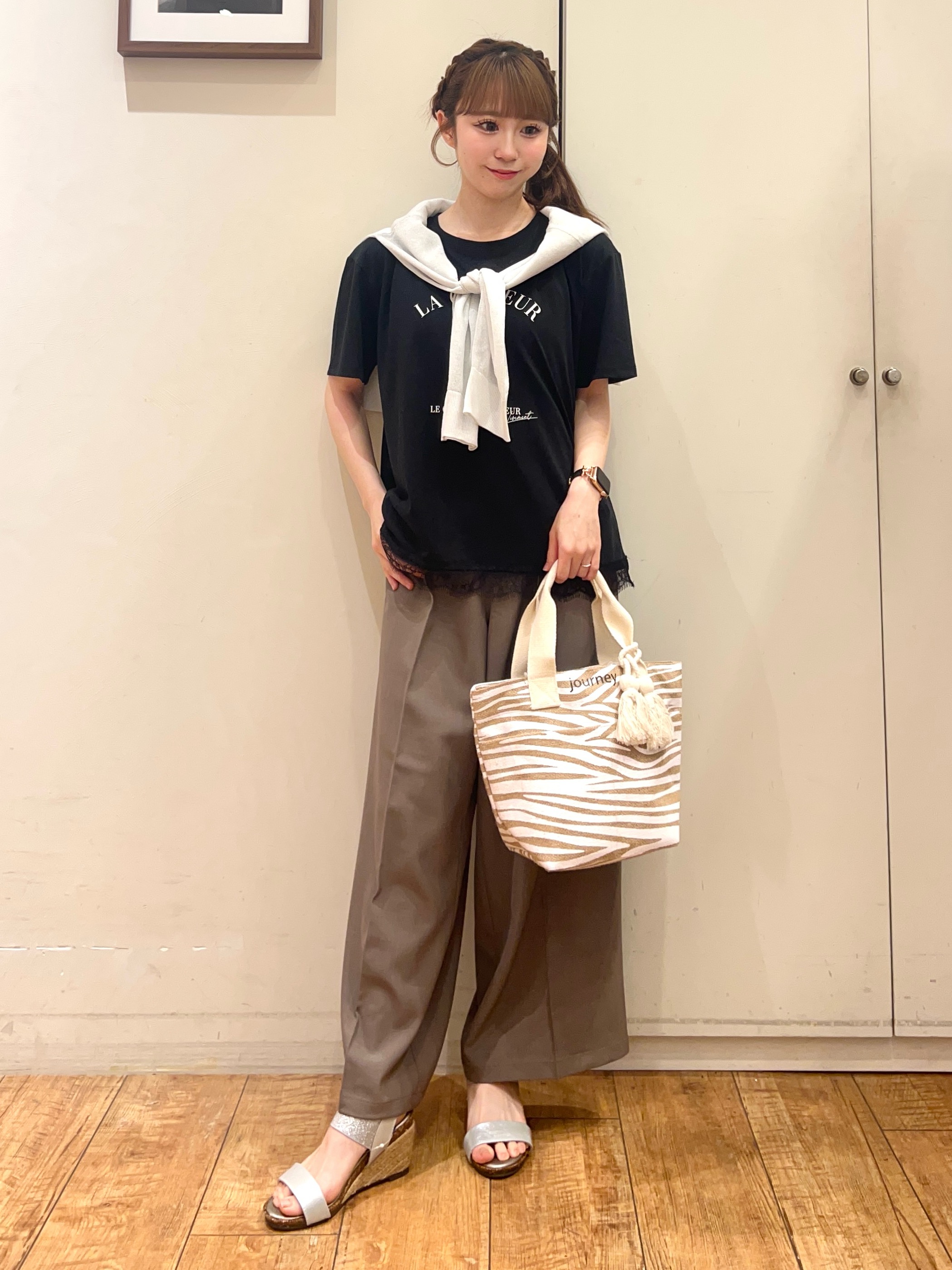 AIRIさんの「SHOO･LA･RUE｜【通気性〇/洗濯機可/S-LL】シアーラメカーディガン」を使ったコーディネート