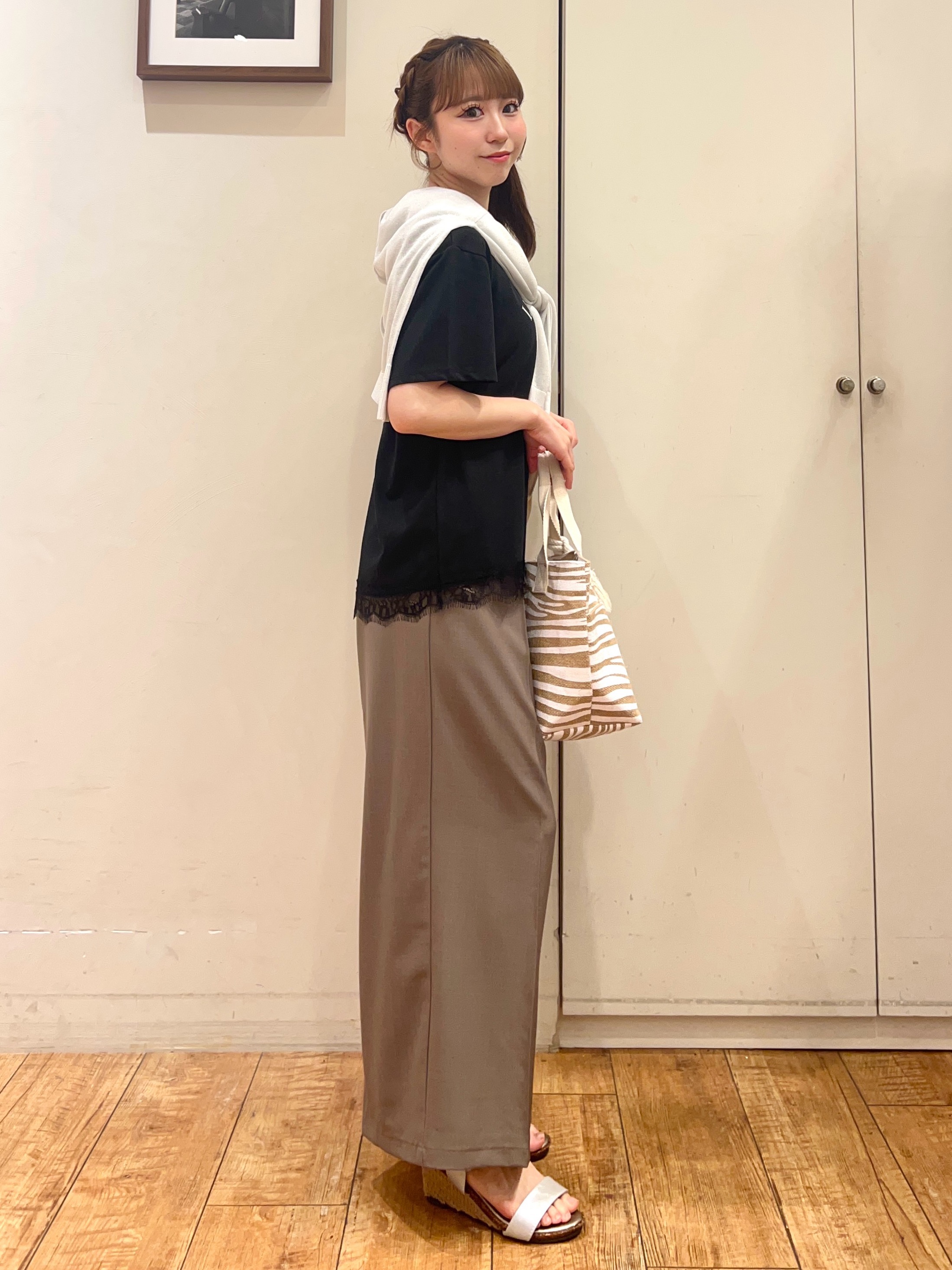 AIRIさんの「SHOO･LA･RUE｜【通気性〇/洗濯機可/S-LL】シアーラメカーディガン」を使ったコーディネート