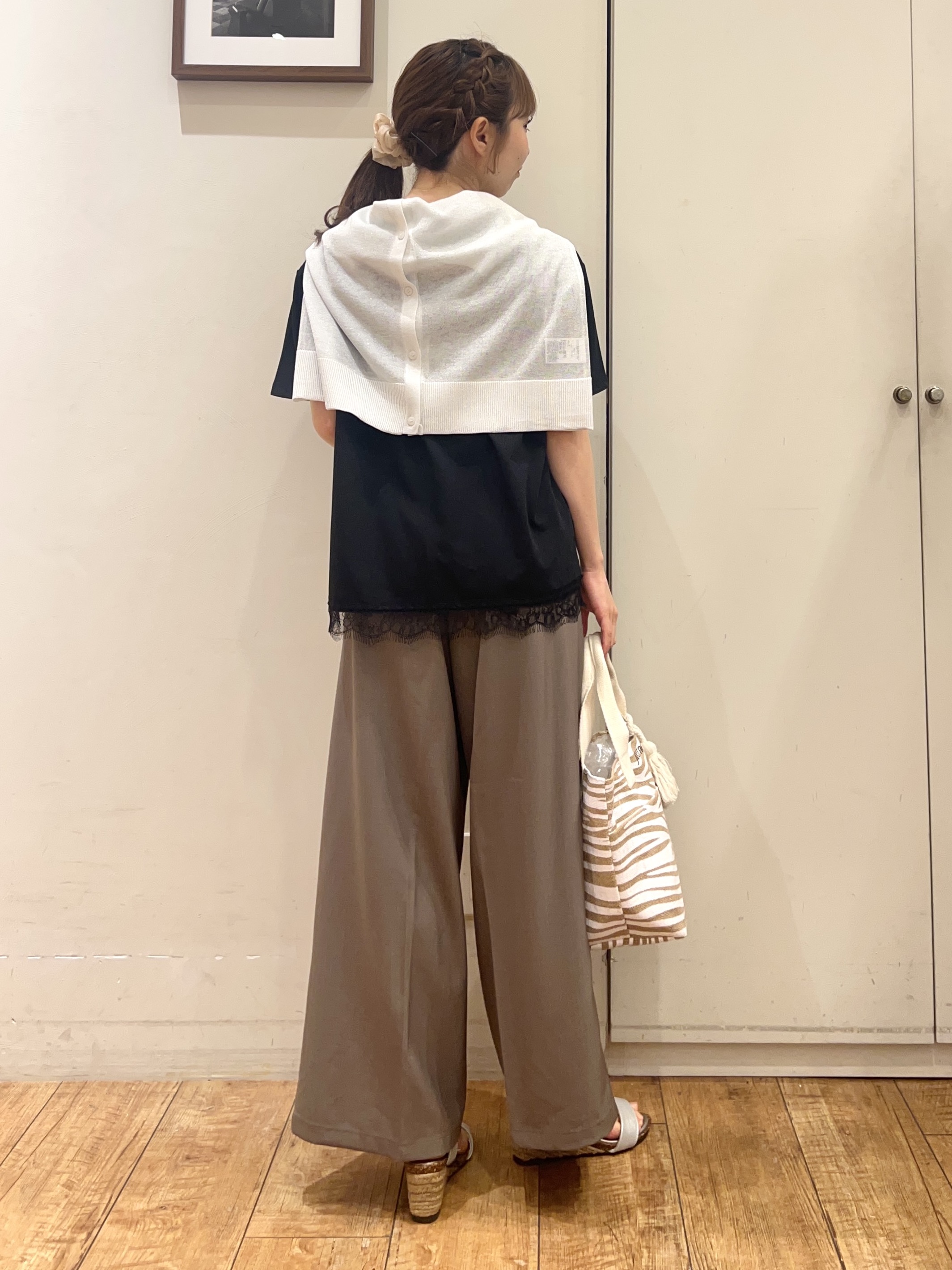 AIRIさんの「SHOO･LA･RUE｜【通気性〇/洗濯機可/S-LL】シアーラメカーディガン」を使ったコーディネート