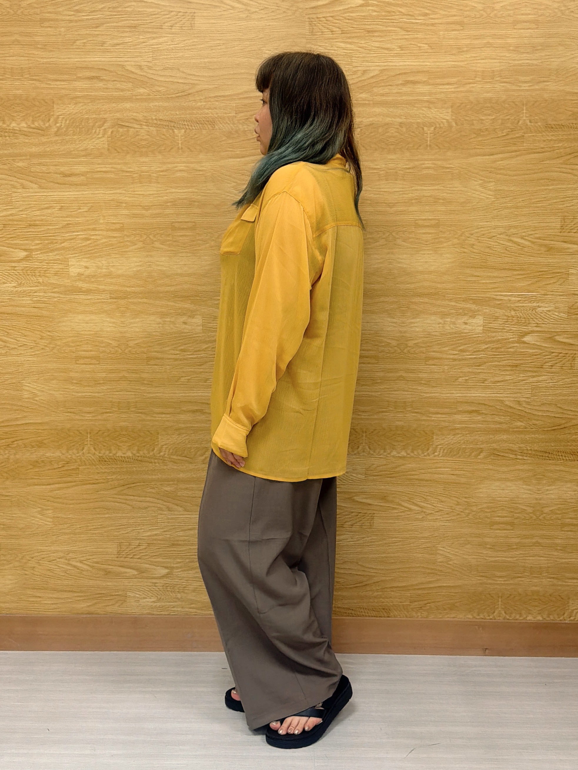 ぁむさんの「SHOO･LA･RUE｜【洗濯機可】ダブルポケット 楊柳しぼしぼシアーシャツ」を使ったコーディネート