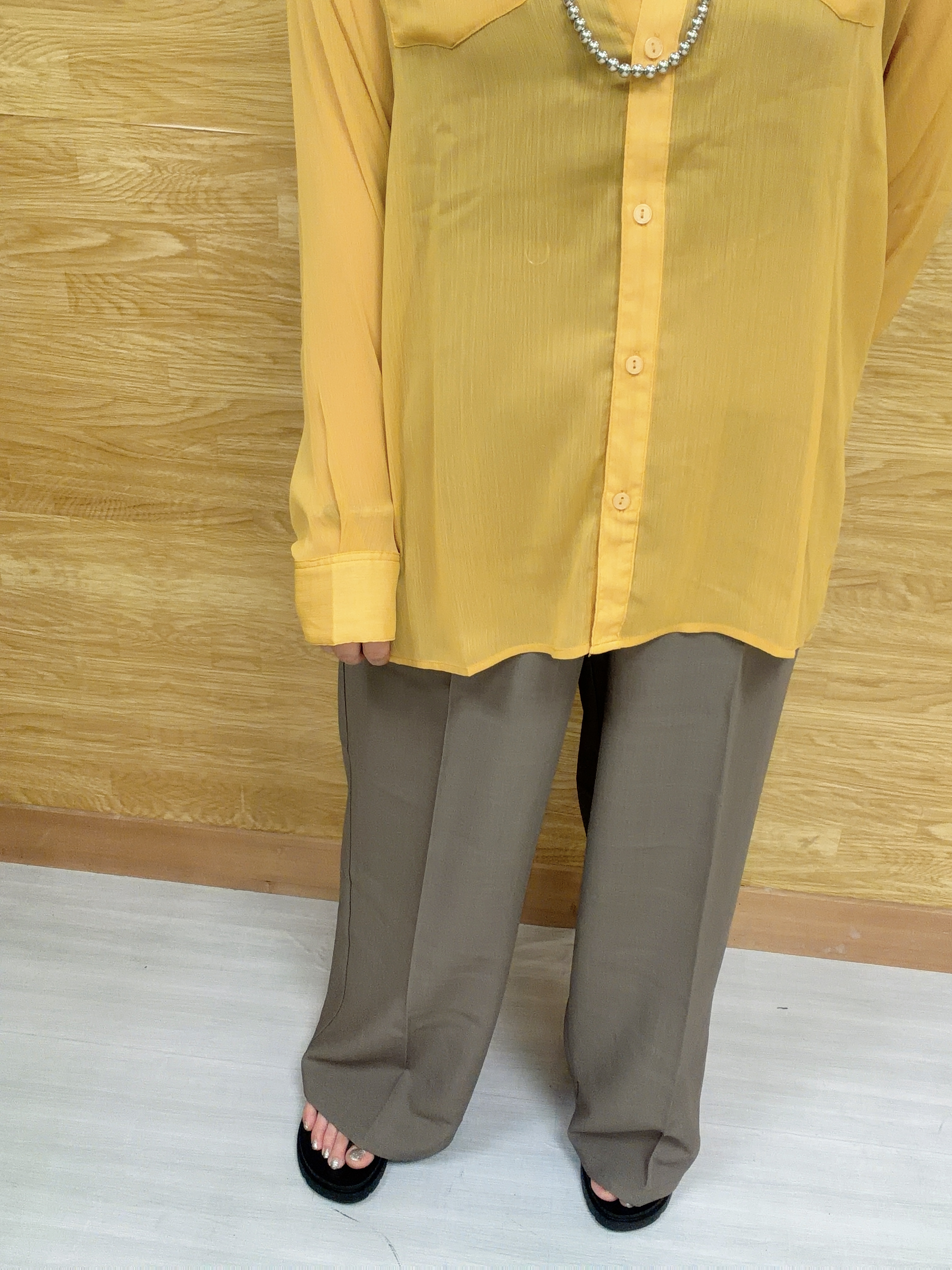 ぁむさんの「SHOO･LA･RUE｜【洗濯機可】ダブルポケット 楊柳しぼしぼシアーシャツ」を使ったコーディネート
