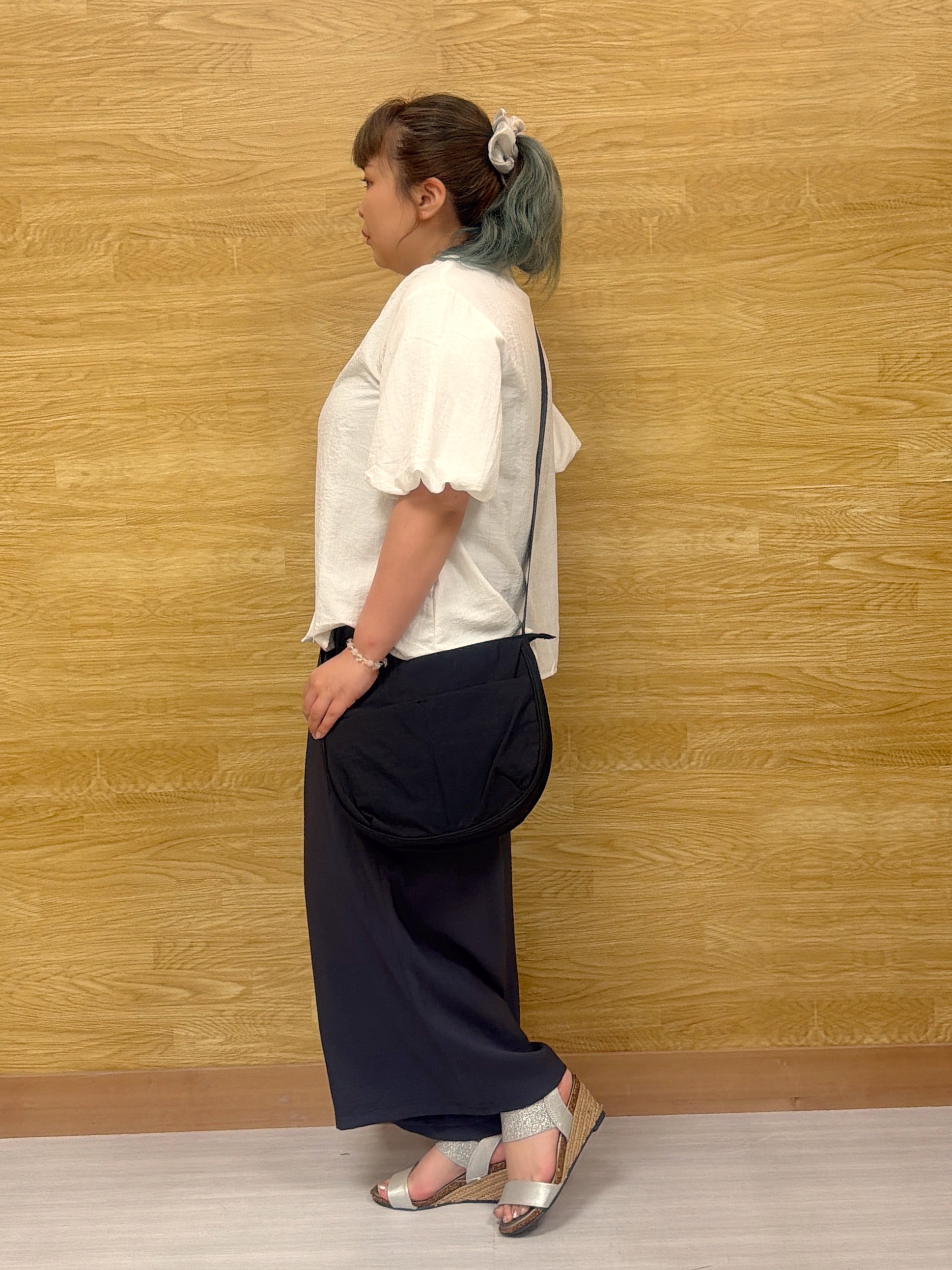 ぁむさんの「SHOO･LA･RUE｜【洗濯機可】バルーンスリーブで二の腕カバー キーネック5分袖ブラウス」を使ったコーディネート