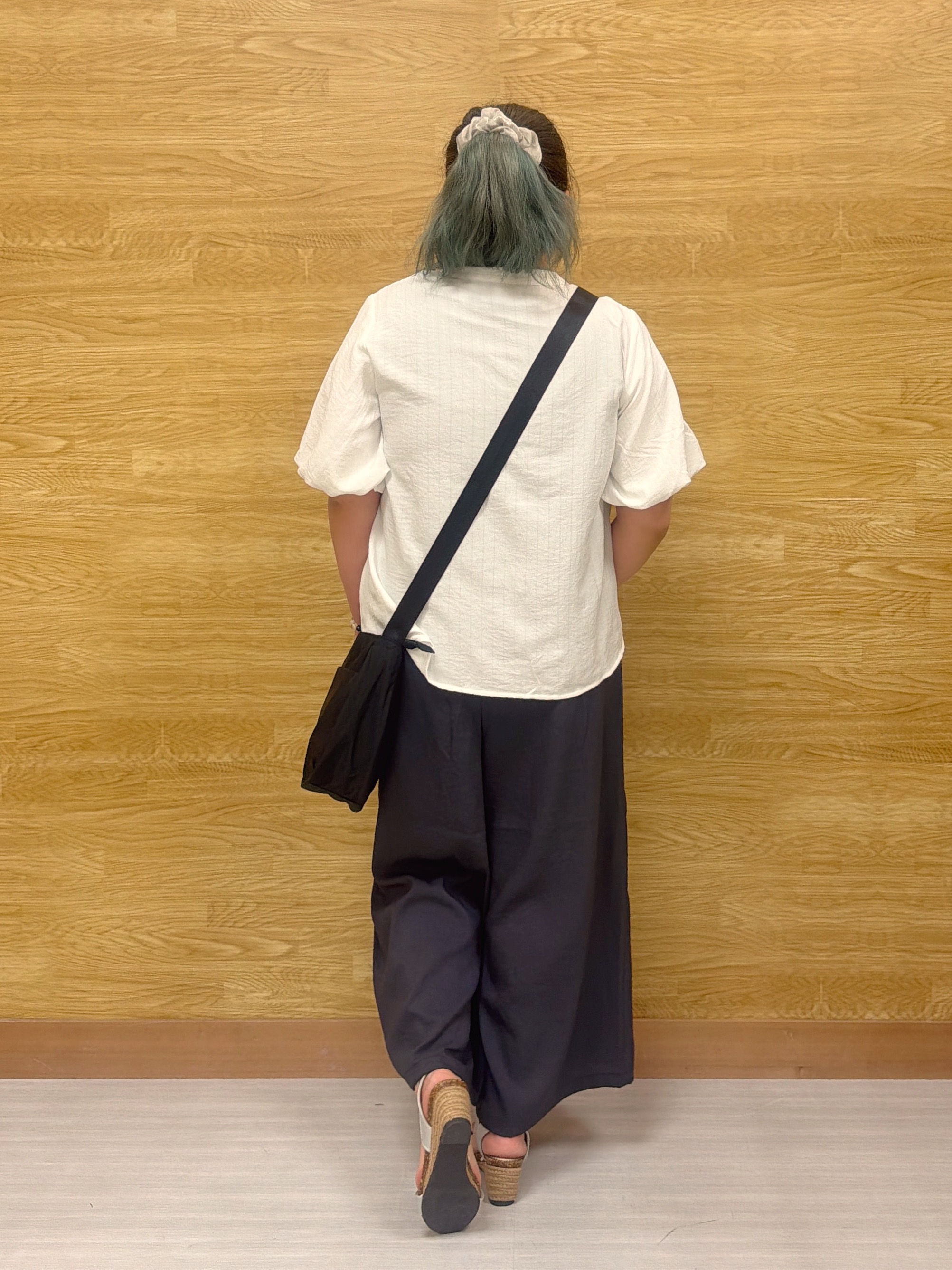 ぁむさんの「SHOO･LA･RUE｜【洗濯機可】バルーンスリーブで二の腕カバー キーネック5分袖ブラウス」を使ったコーディネート