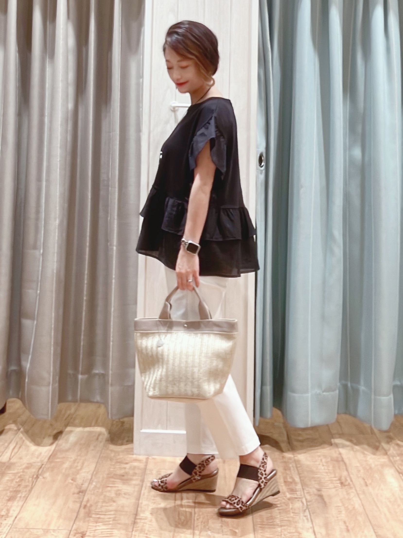 aaamiさんの「SHOO･LA･RUE｜【S-LL/洗濯機可】着るだけで決まる 主役級フリルトップス」を使ったコーディネート