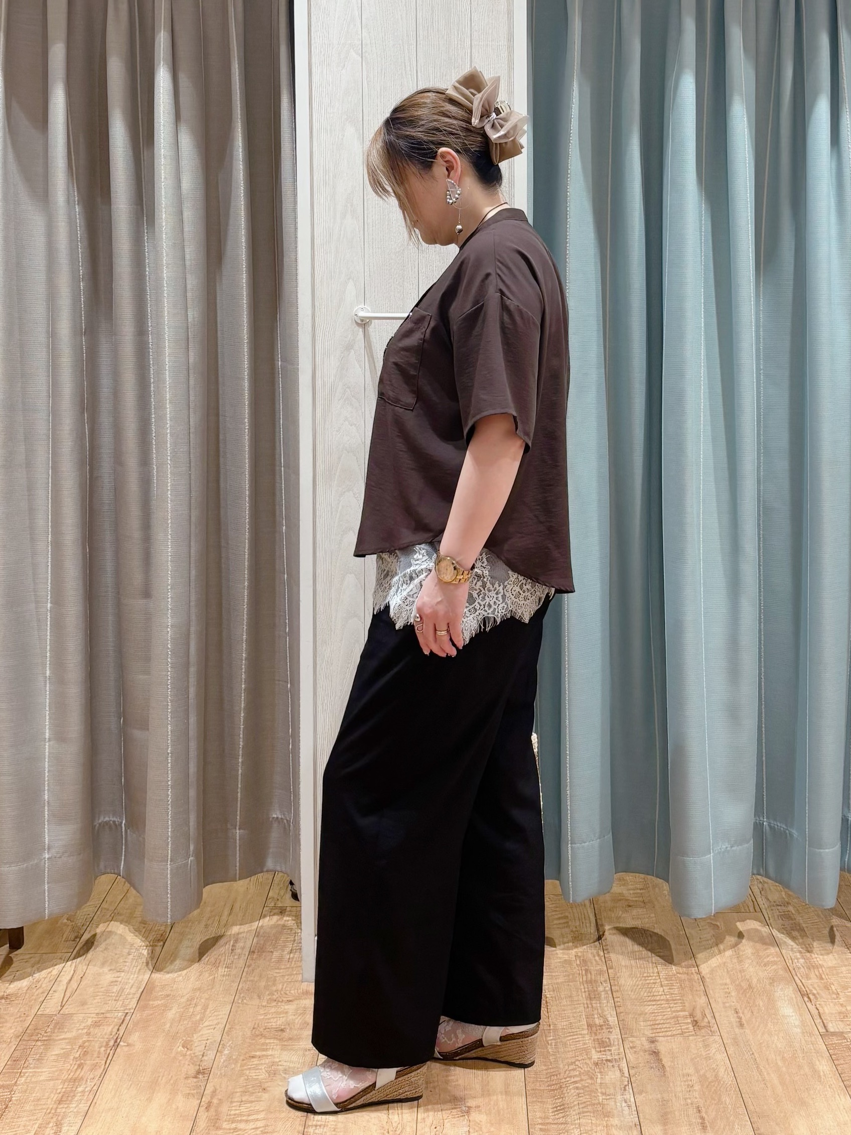 HANAさんの「SHOO･LA･RUE｜【洗濯機可/S-LL】大人の抜け感 ゆるっと5分袖シャツ」を使ったコーディネート