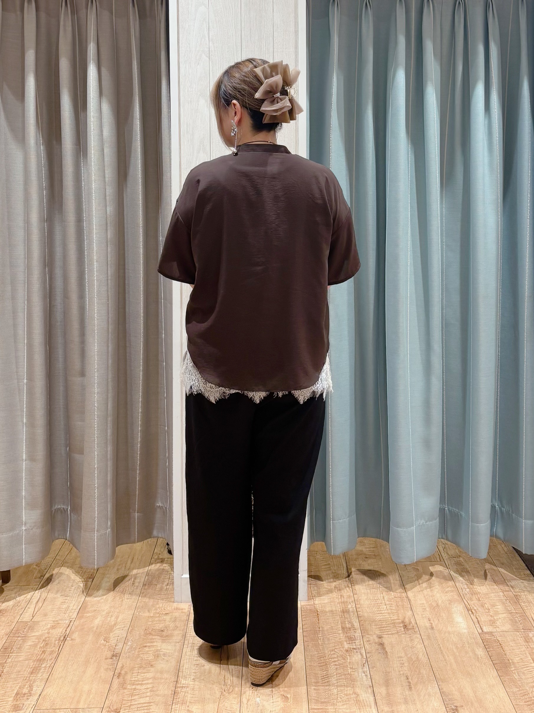 HANAさんの「SHOO･LA･RUE｜【洗濯機可/S-LL】大人の抜け感 ゆるっと5分袖シャツ」を使ったコーディネート