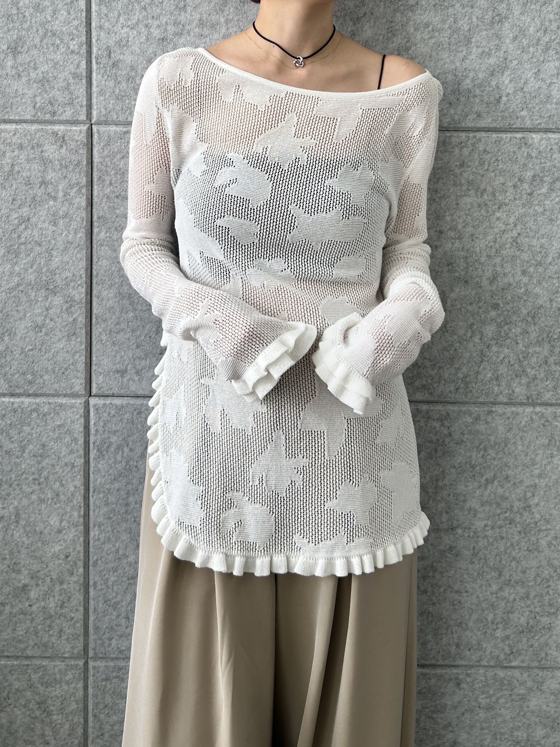 harunaさんの「CODE A｜flower mesh pullover」を使ったコーディネート