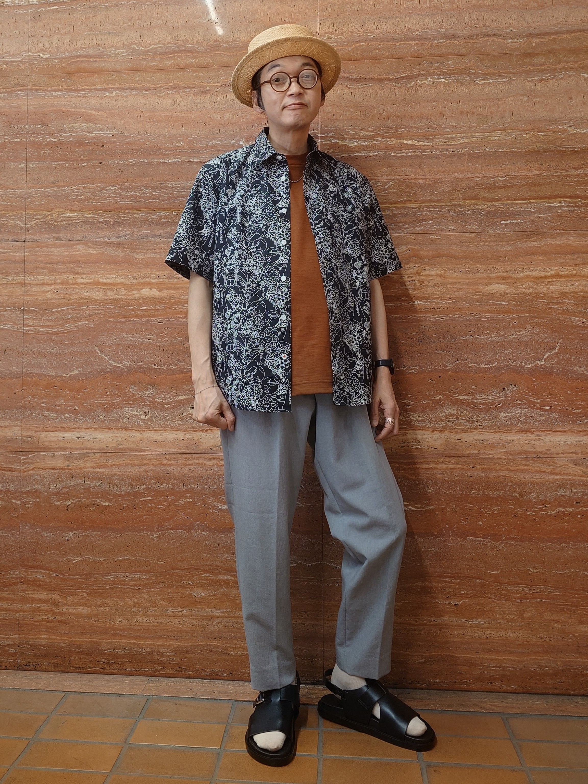 かしげるさんの「TAKEO KIKUCHI｜【BOWLER HAT LABEL】ビリケンさんプリント 半袖シャツ」を使ったコーディネート