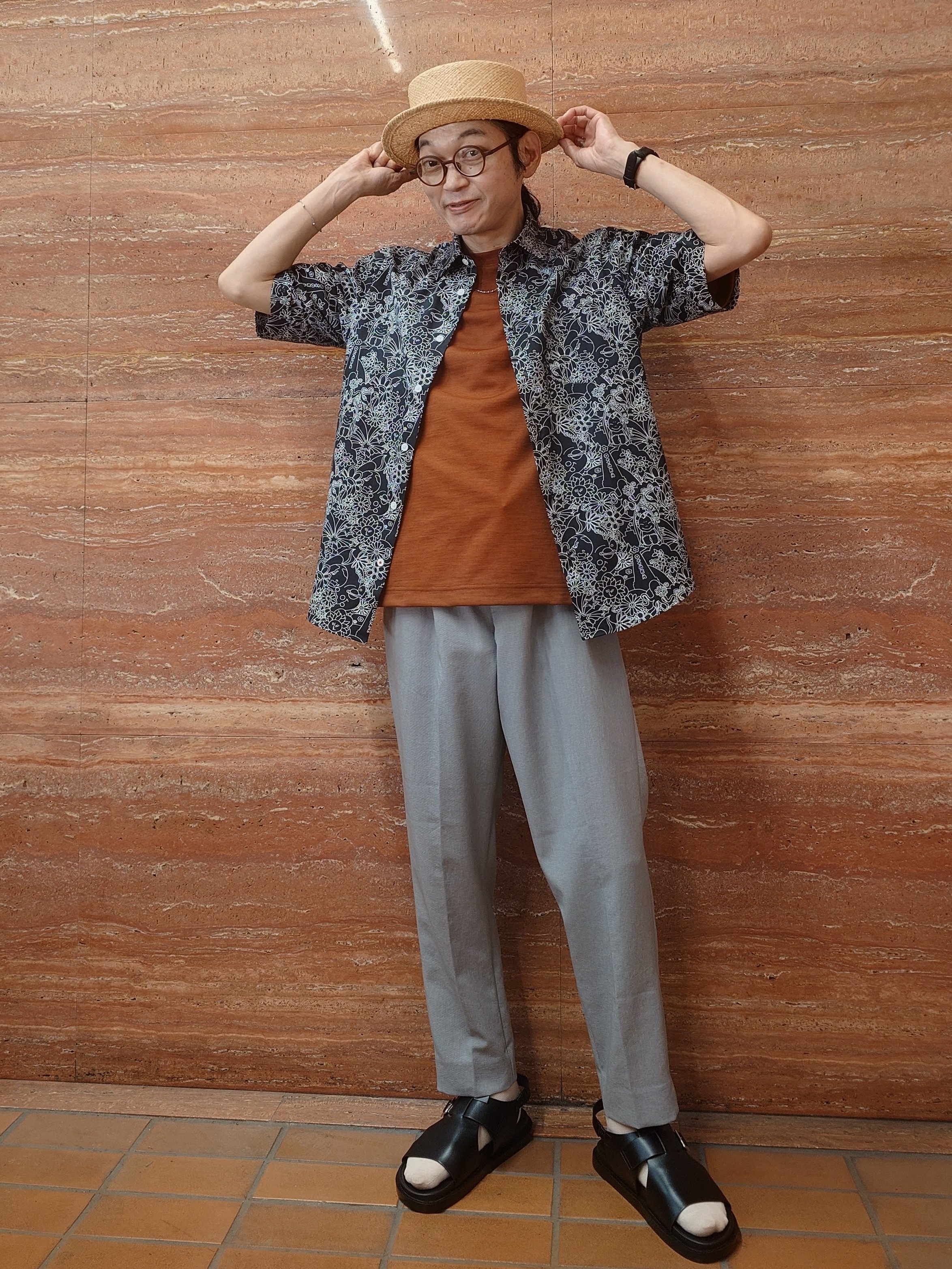 かしげるさんの「TAKEO KIKUCHI｜【BOWLER HAT LABEL】ビリケンさんプリント 半袖シャツ」を使ったコーディネート