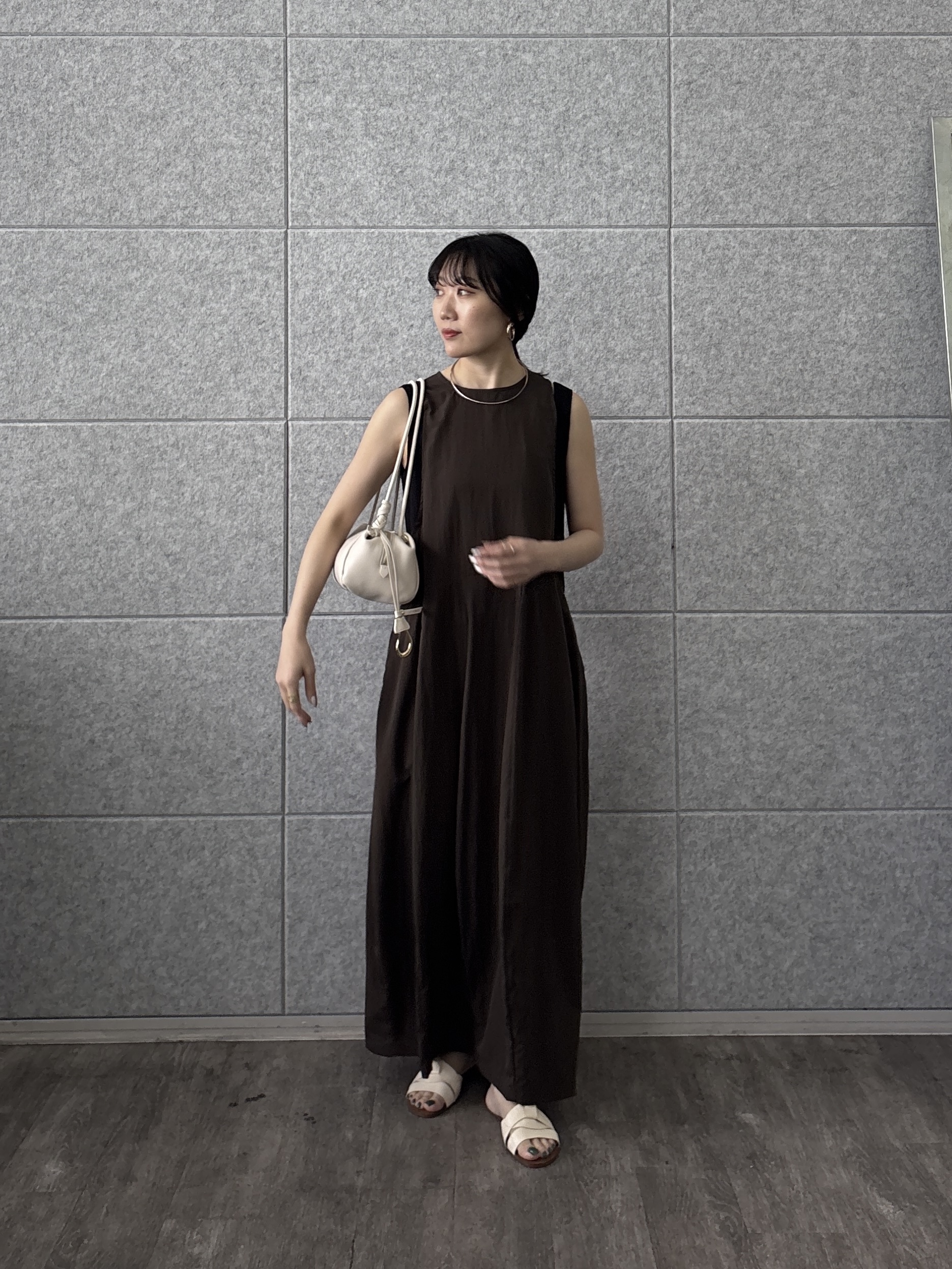 rinaさんの「INDIVI｜イレギュラータックナイロンワンピース【再入荷】」を使ったコーディネート