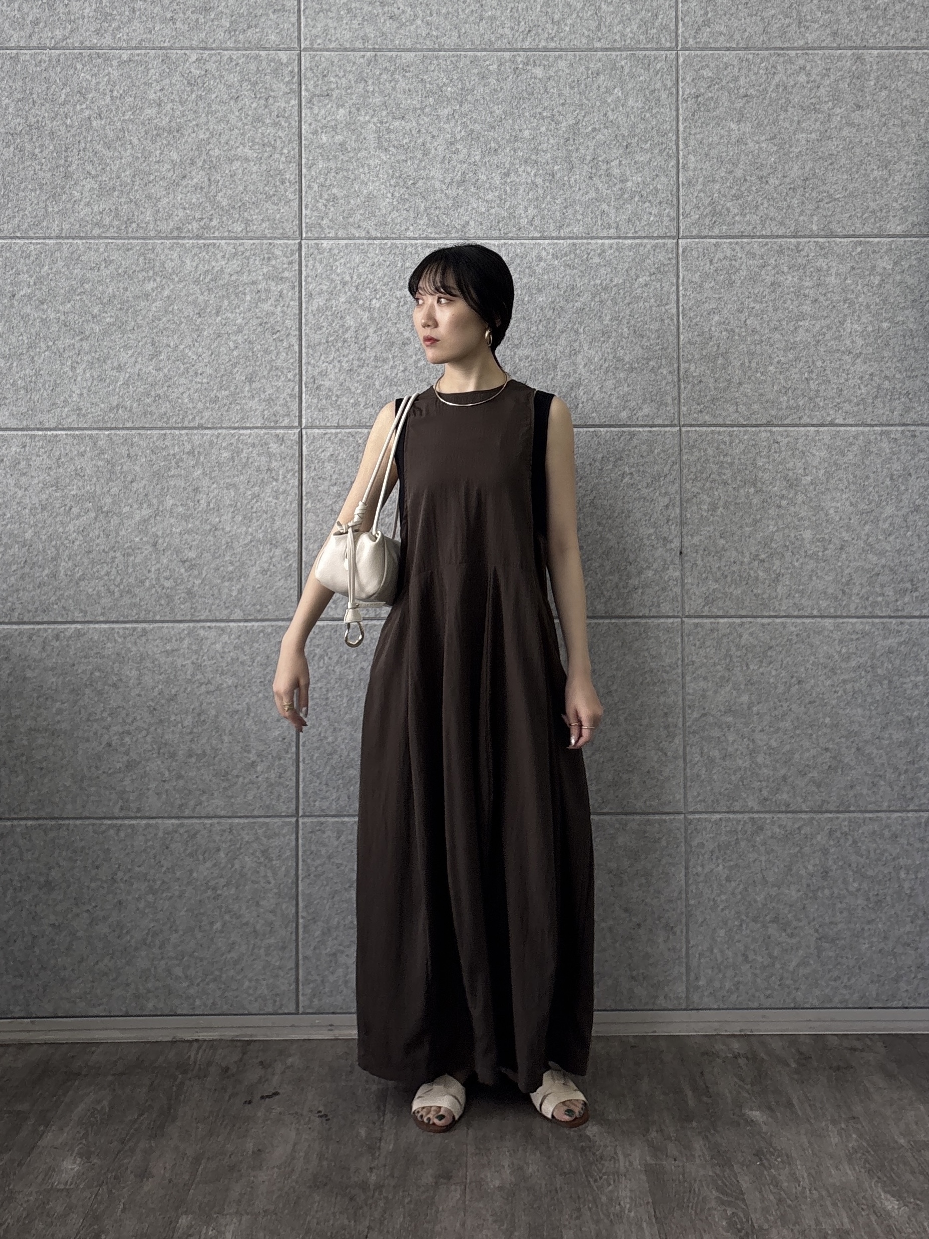 rinaさんの「INDIVI｜イレギュラータックナイロンワンピース【再入荷】」を使ったコーディネート