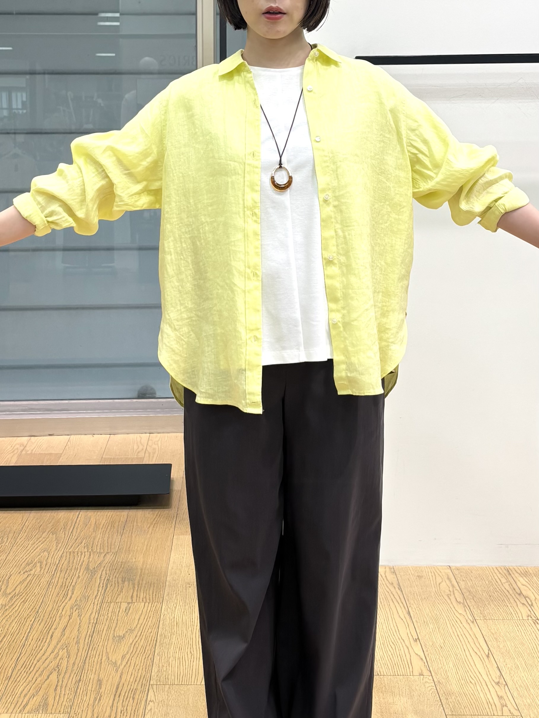 asamiさんの「INDIVI｜【バックシャン】異素材ドッキングプルオーバー」を使ったコーディネート