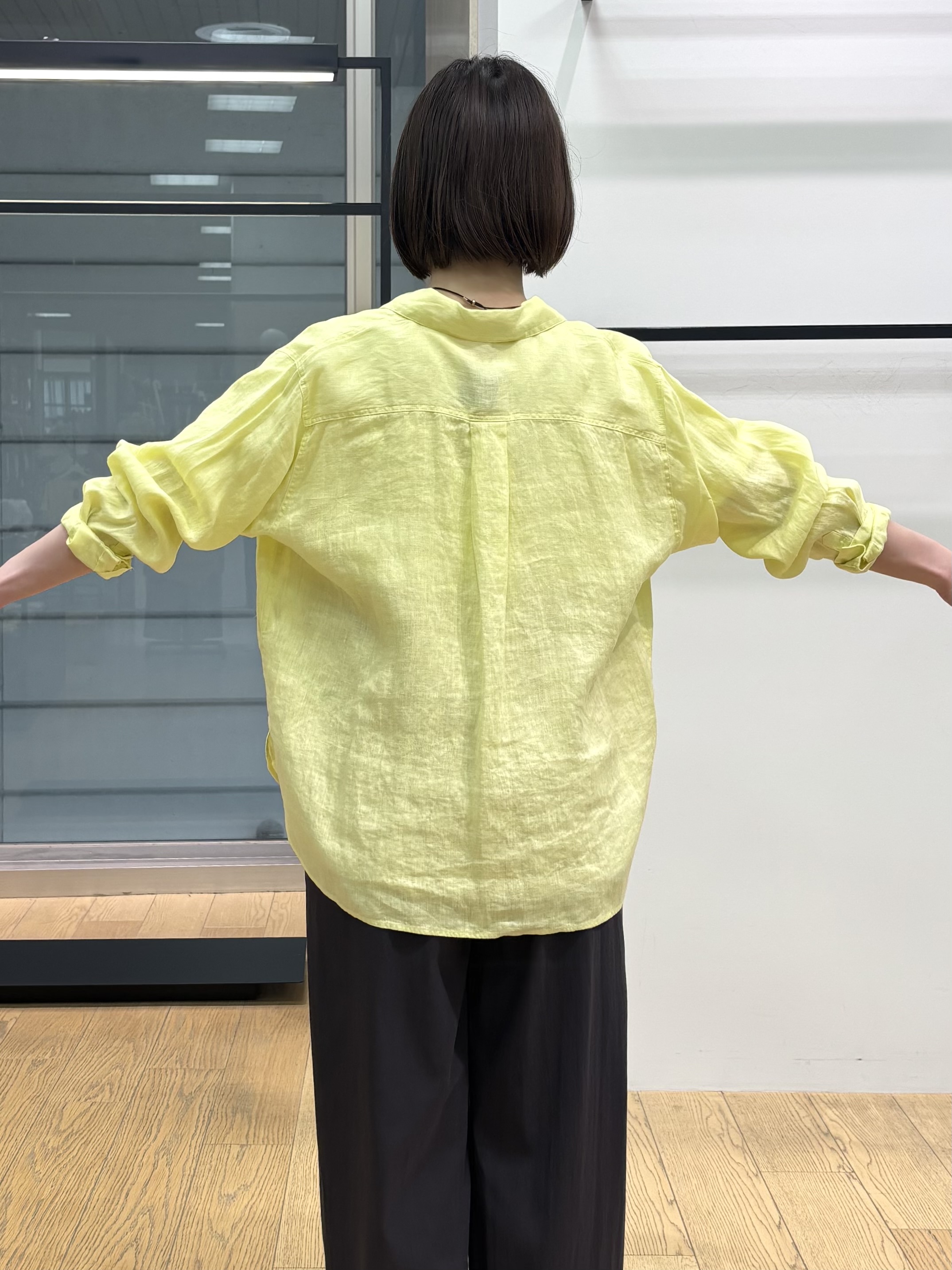 asamiさんの「INDIVI｜【バックシャン】異素材ドッキングプルオーバー」を使ったコーディネート