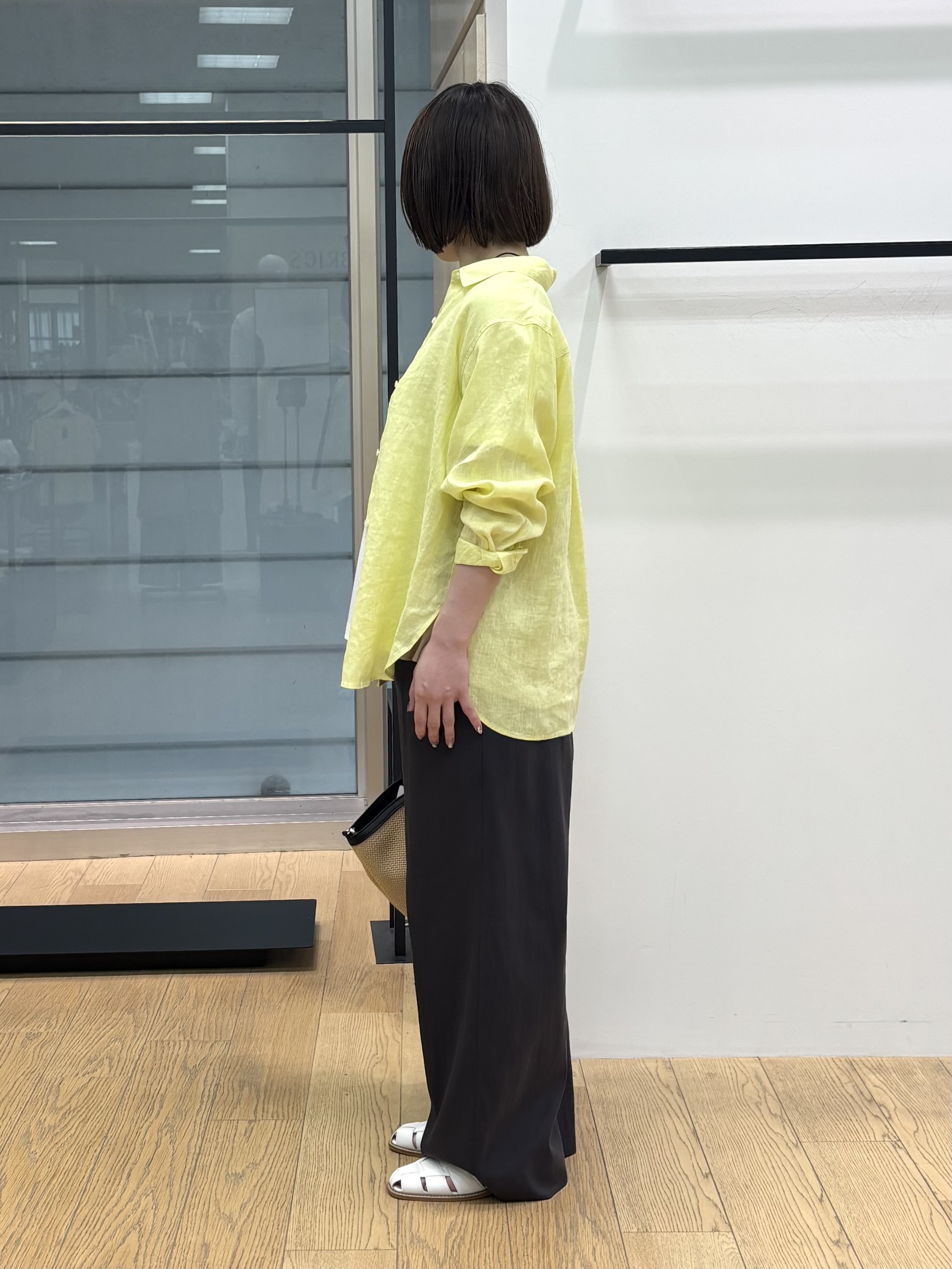 asamiさんの「INDIVI｜【バックシャン】異素材ドッキングプルオーバー」を使ったコーディネート