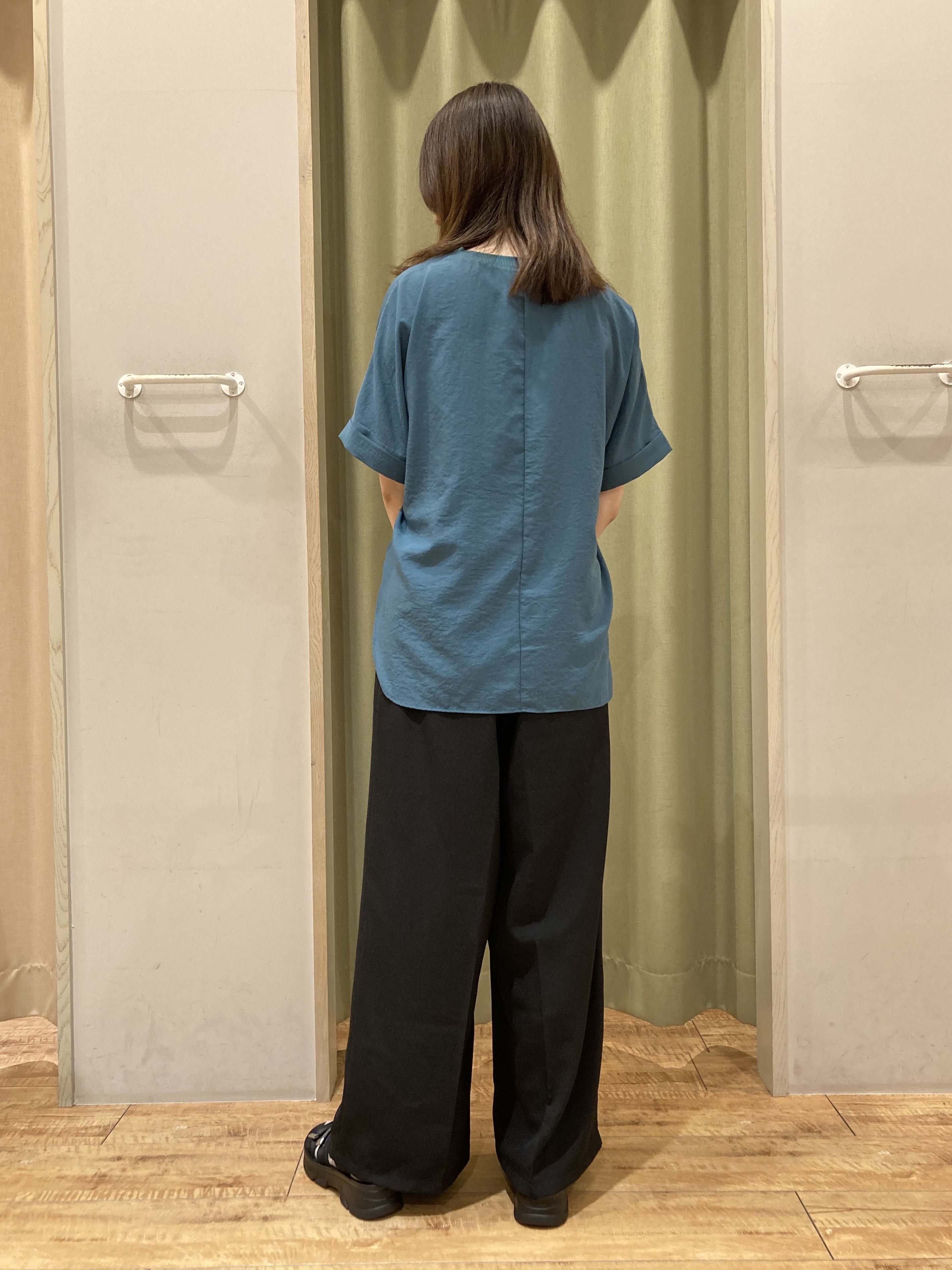hashiさんの「SHOO･LA･RUE｜【着丈選べる/体型カバー】洗濯後しわになりにくい さらっと快適ドルマントップス」を使ったコーディネート