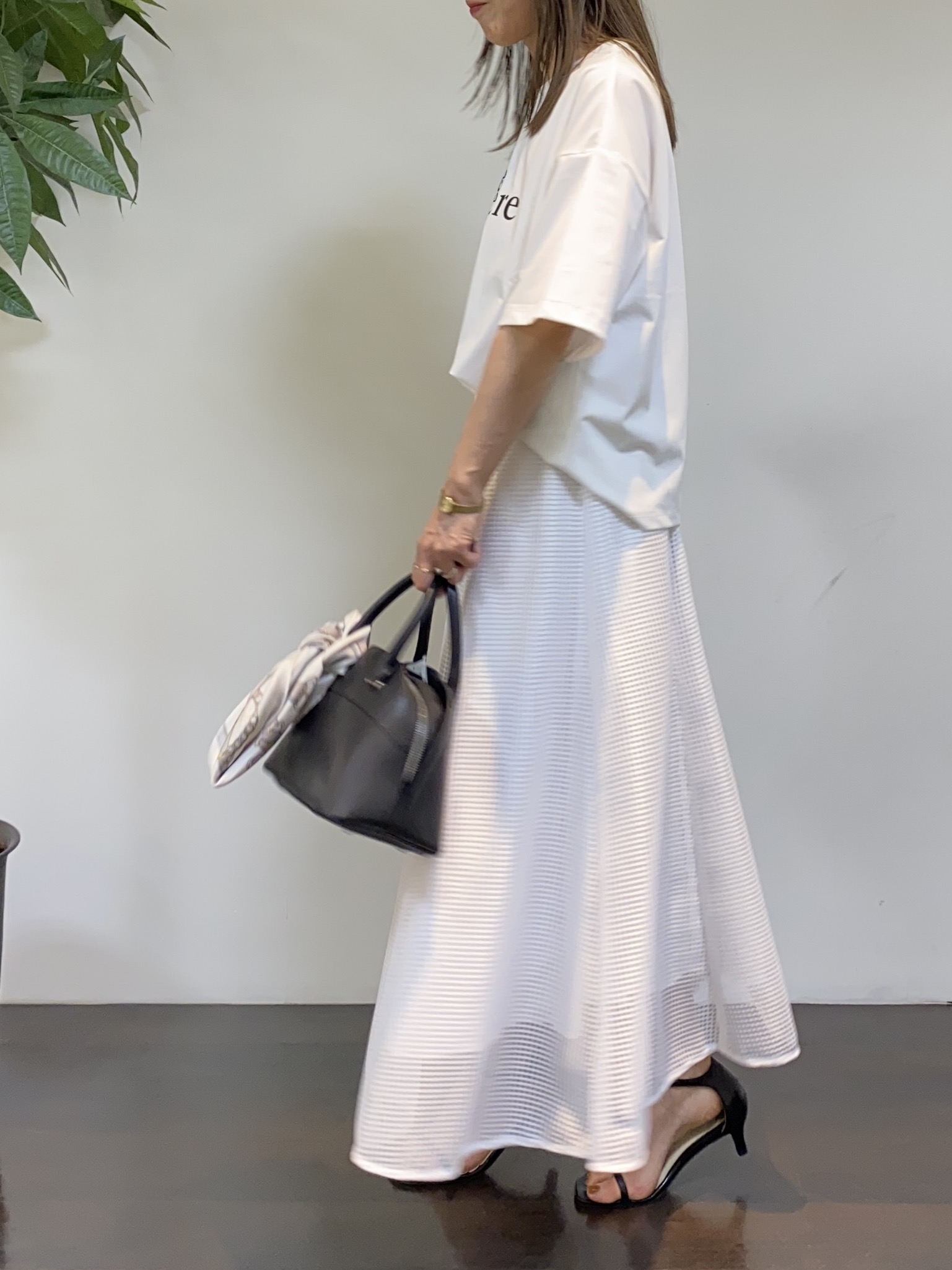 tomoさんの「UNTITLED｜【アンサンブル可/日除け・冷房対策】シアーレーヨンZIPカーディガン」を使ったコーディネート