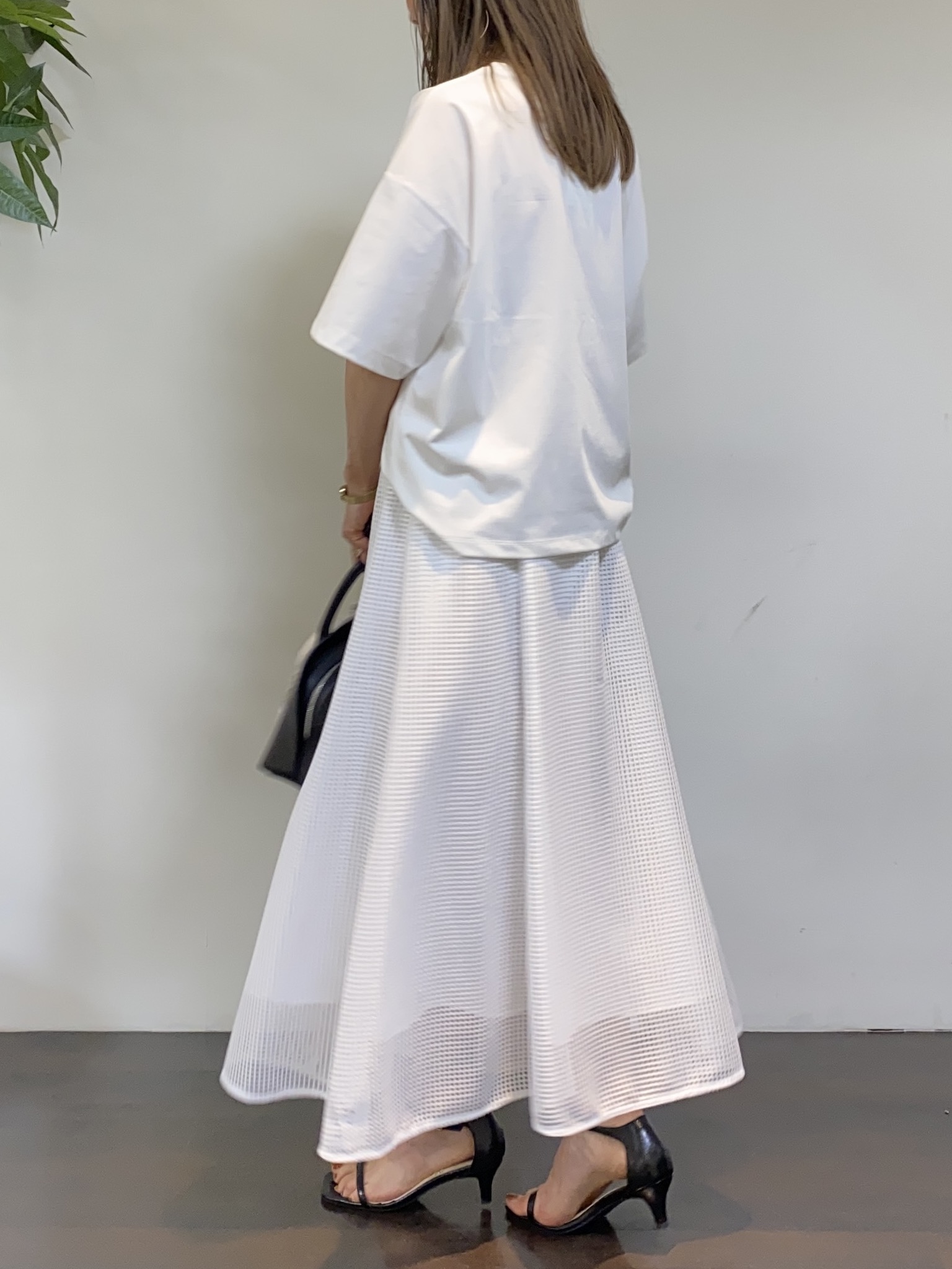 tomoさんの「UNTITLED｜【アンサンブル可/日除け・冷房対策】シアーレーヨンZIPカーディガン」を使ったコーディネート