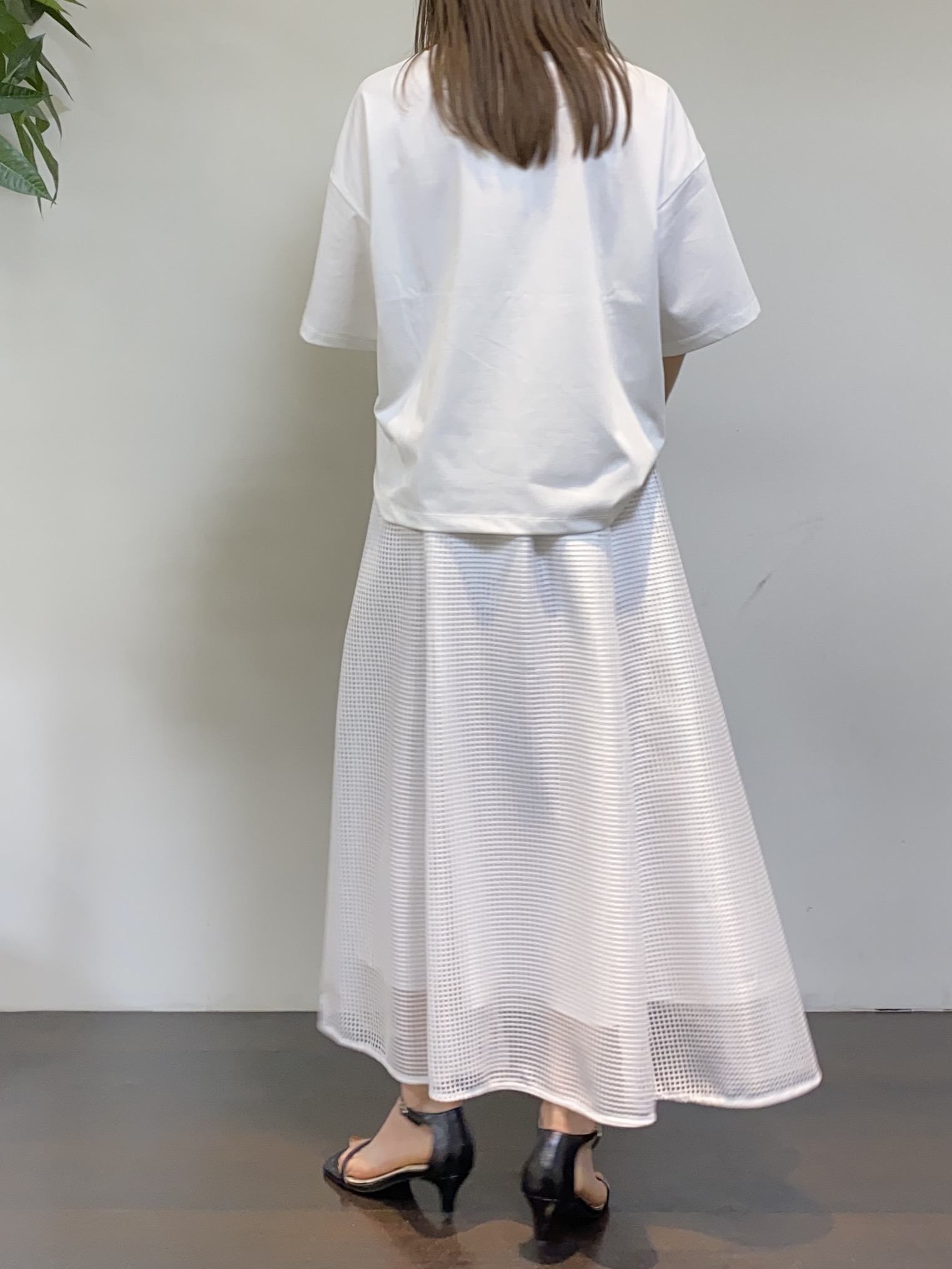 tomoさんの「UNTITLED｜【アンサンブル可/日除け・冷房対策】シアーレーヨンZIPカーディガン」を使ったコーディネート